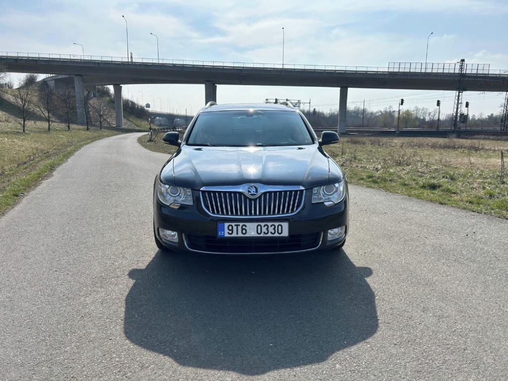 Škoda Superb, 2.0 TDI DSG - fotka 4