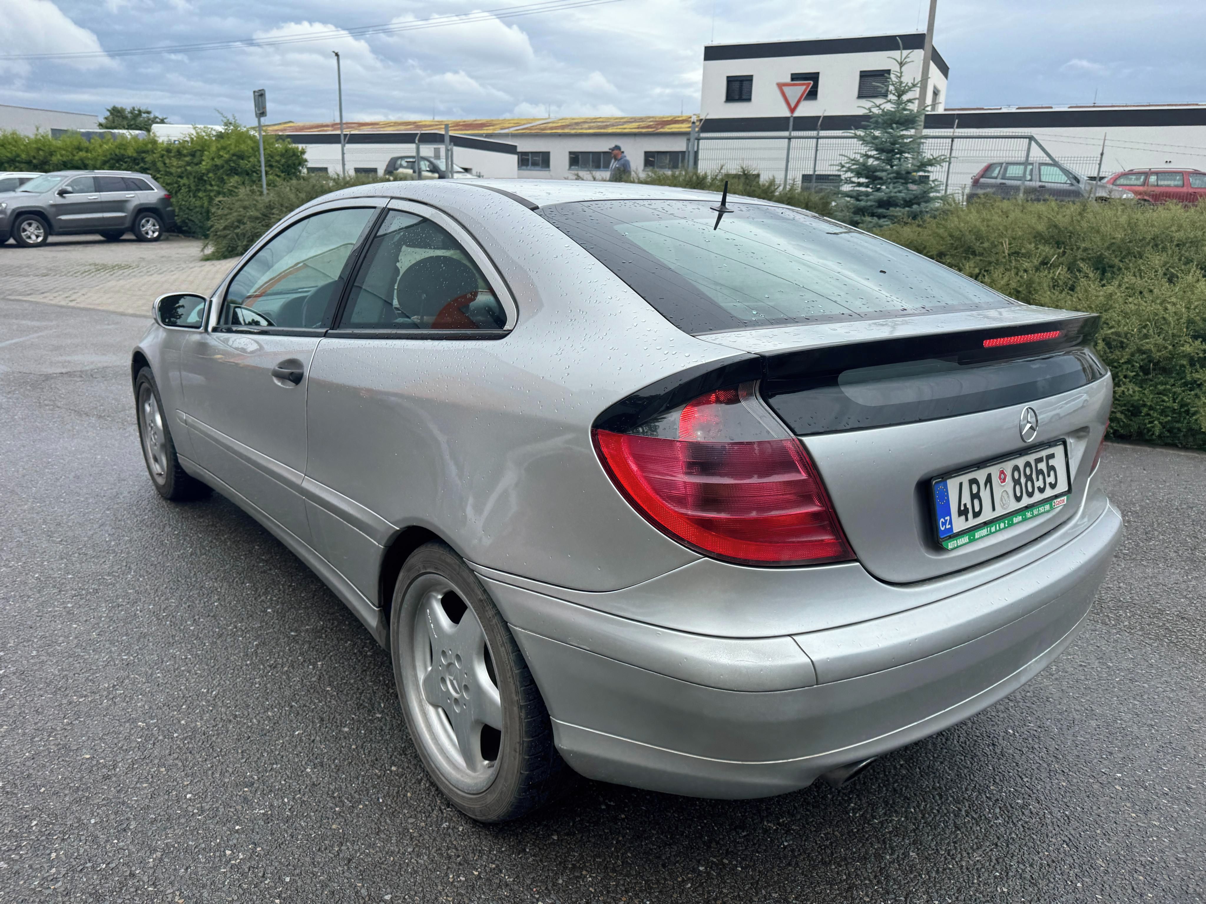 Mercedes-Benz Třídy C, 200 Kompressor 120 kW - fotka 3