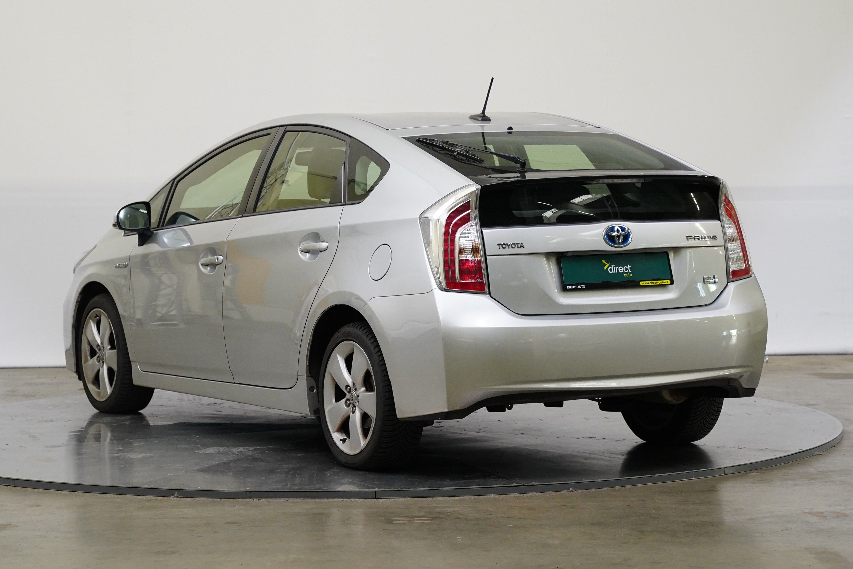 Toyota Prius, 1.8 Hybrid 100 kW Executive - fotka 4