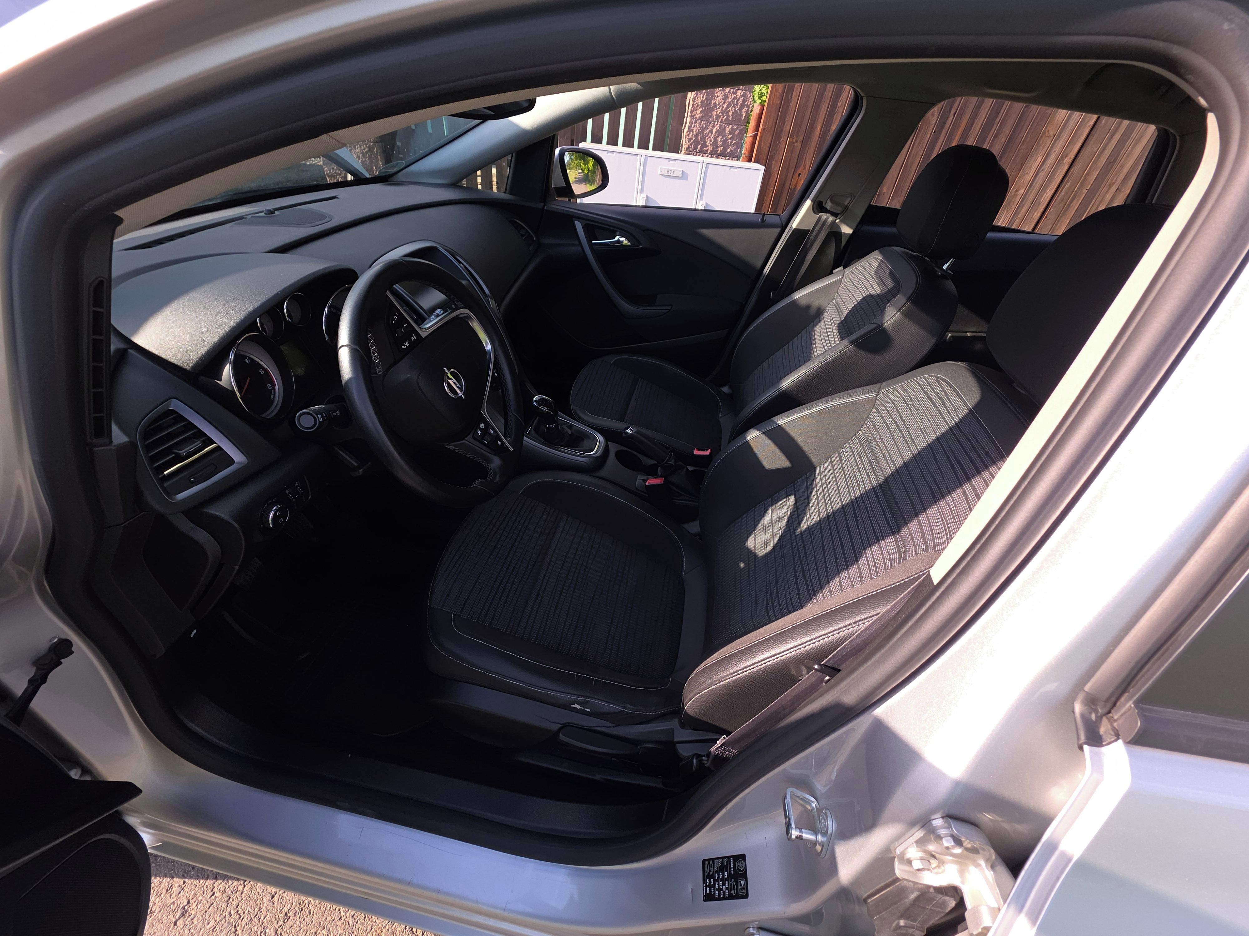Opel Astra, J 1.6 cdti 81 kW - fotka 5