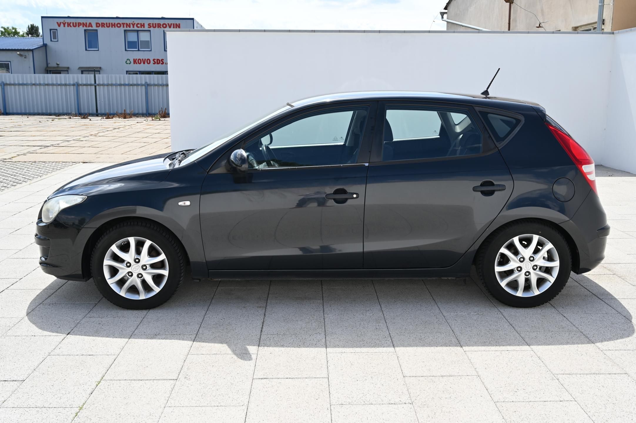 Hyundai i30, 1.4 80KW Edition+ 6/2010 - fotka 5