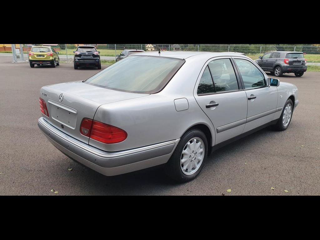 Mercedes-Benz Třídy E - fotka 6