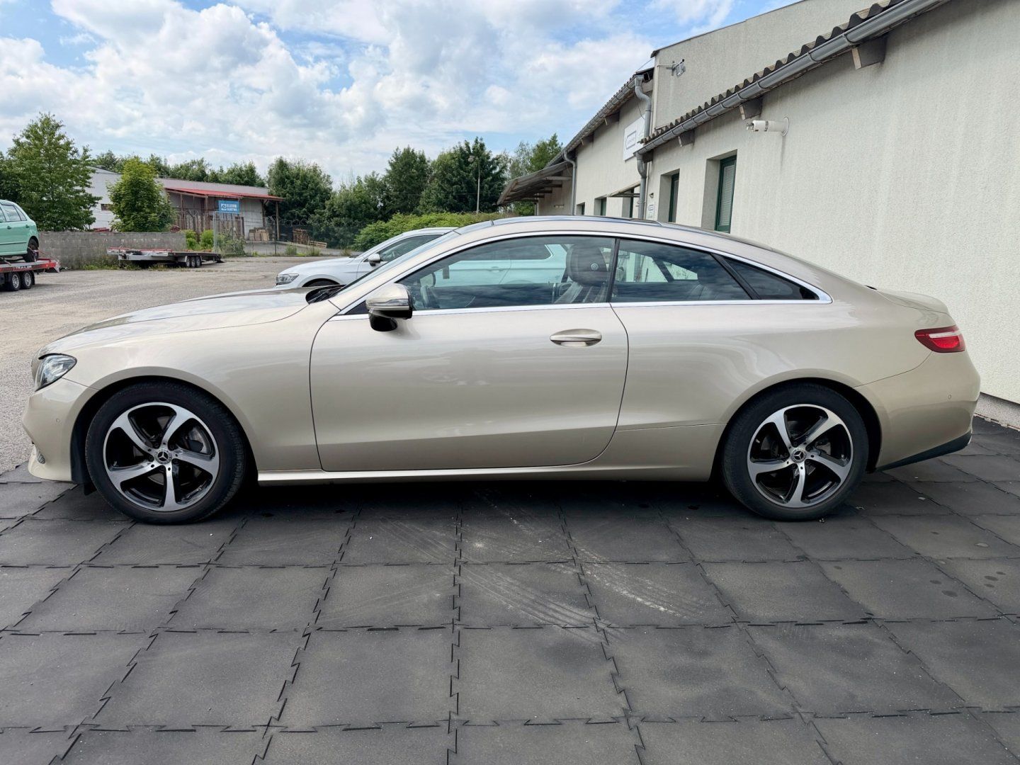 Mercedes-Benz Třídy E, E220D 120kW Harman/Kardon, DPH - fotka 4