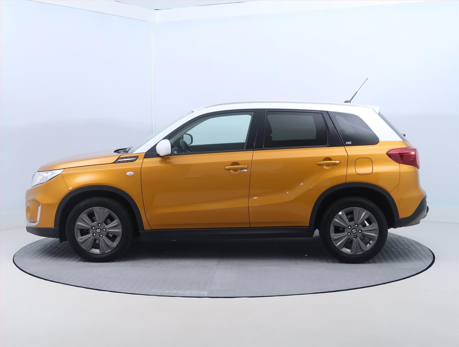 Suzuki Vitara, 1.4 BoosterJet, Automat, ČR - fotka 3