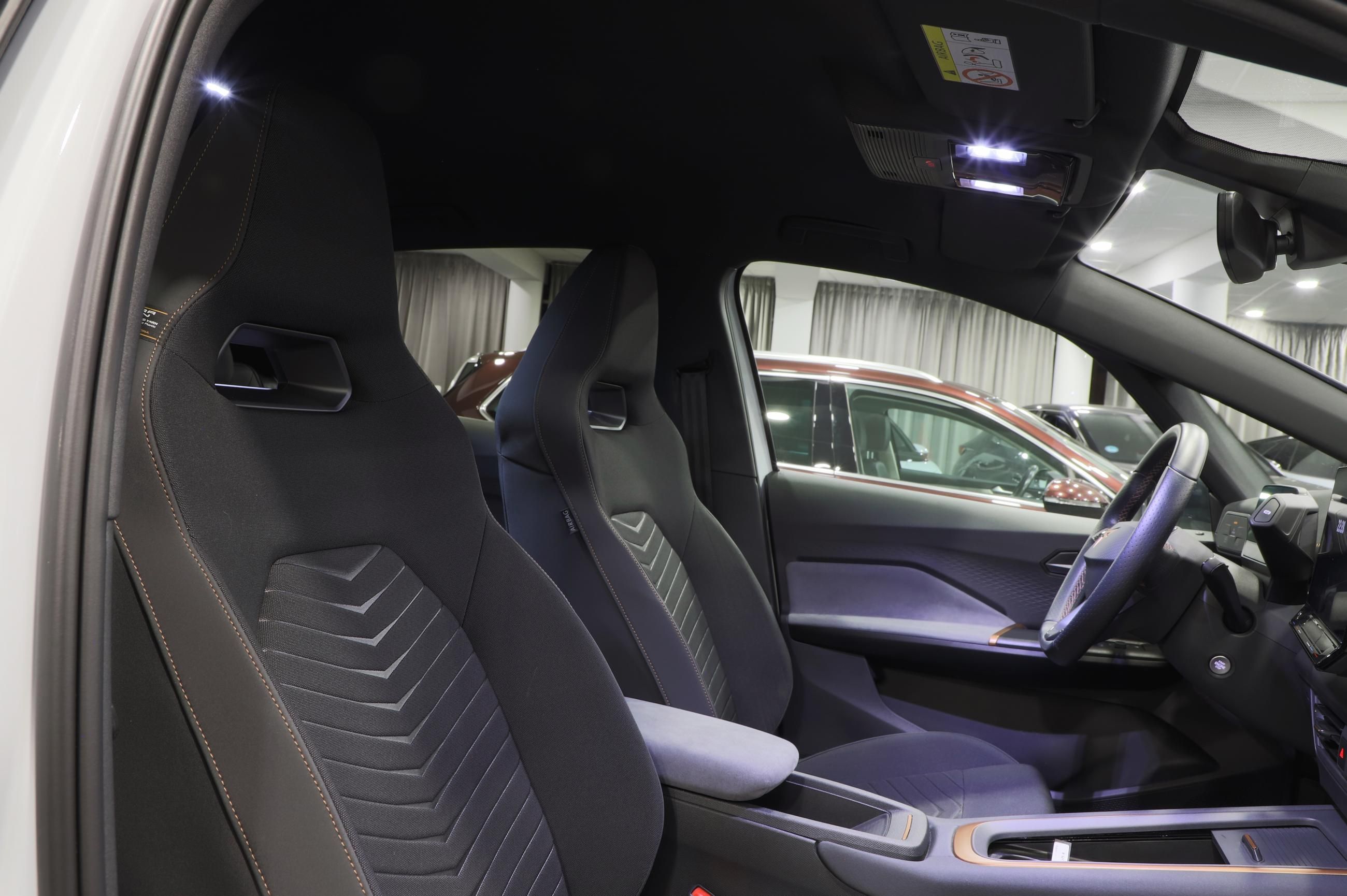 Cupra Born, Born electric 150kW / ALU 19" - fotka 6