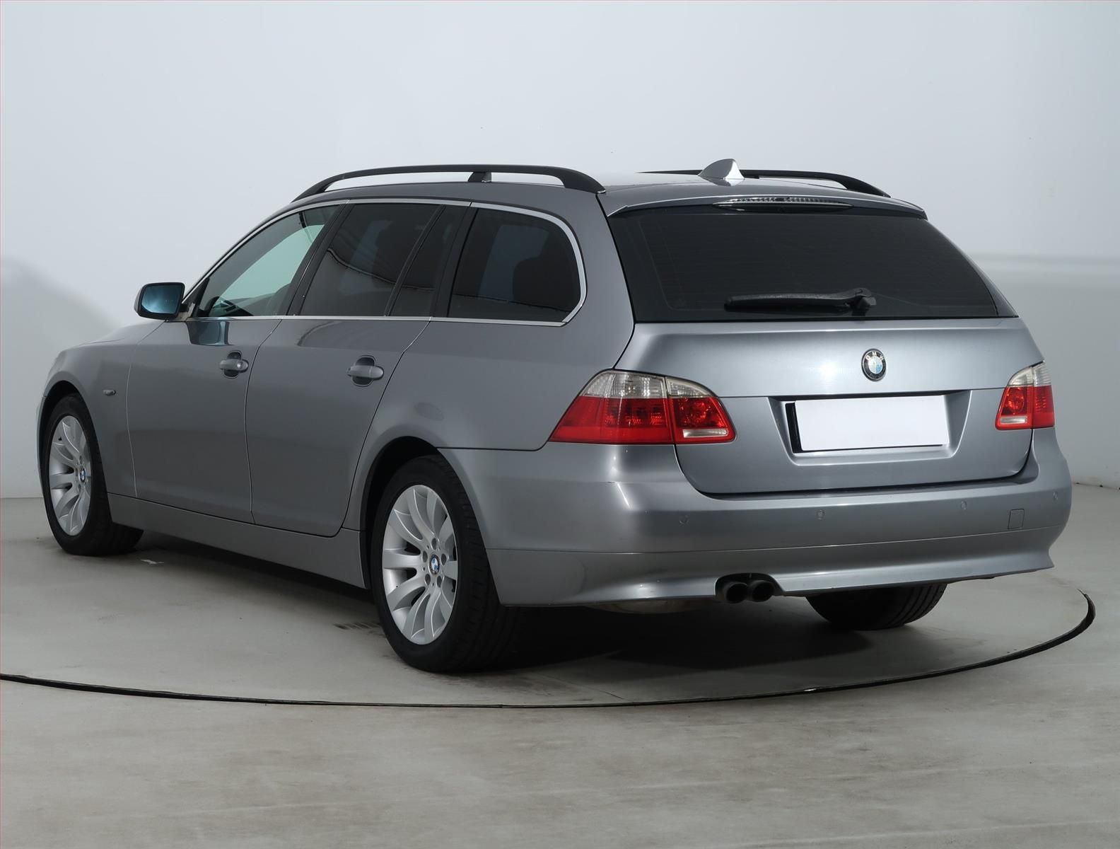 BMW Řada 5, 525i, po STK - fotka 4