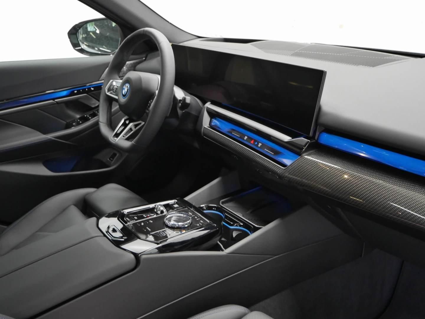 BMW Řada 5, 550e xDrive Tažné M PRO - fotka 5