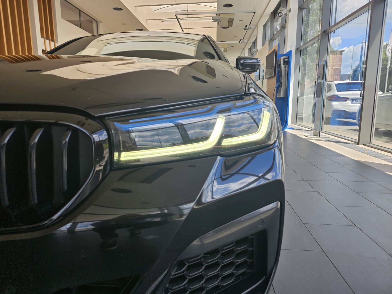 BMW Řada 5, M550i xDrive - fotka 4