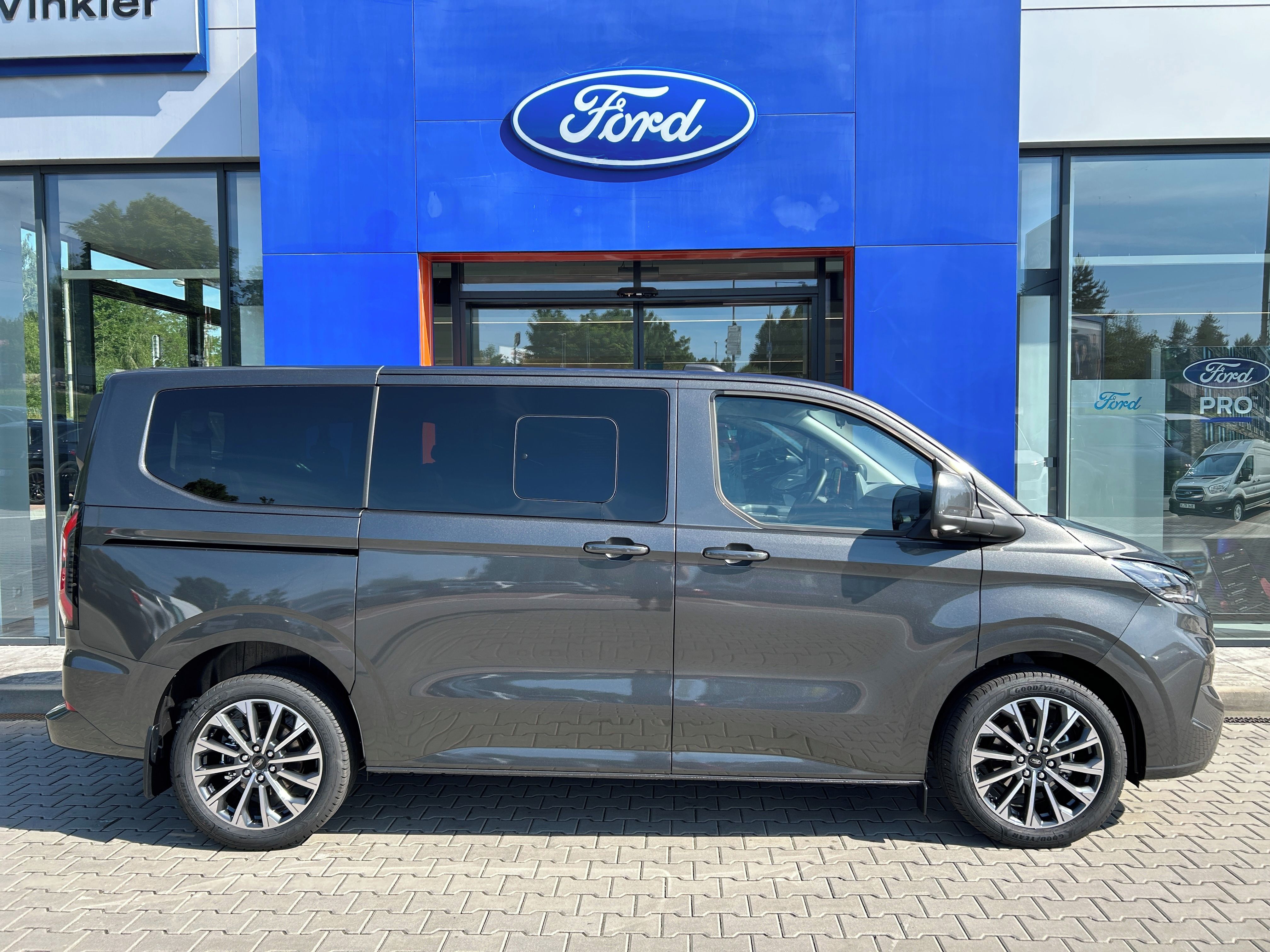 Ford Tourneo Custom, Titanium X L1 2.0EcoBlue 125kW - fotka 4