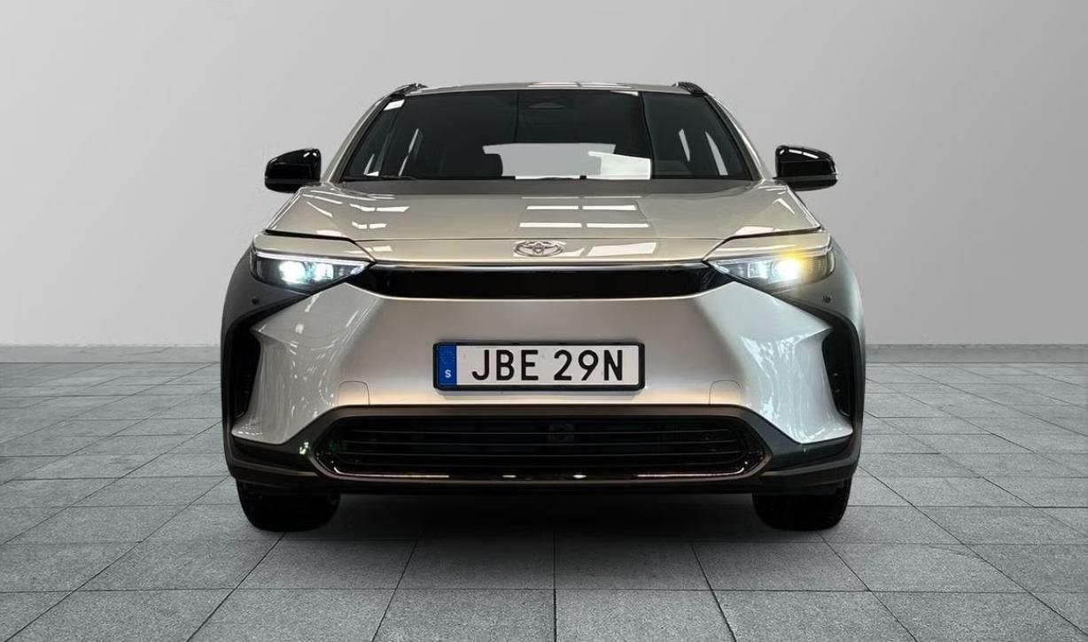 Toyota bZ4X, Active AWD Kamera Tempomat LED - fotka 5