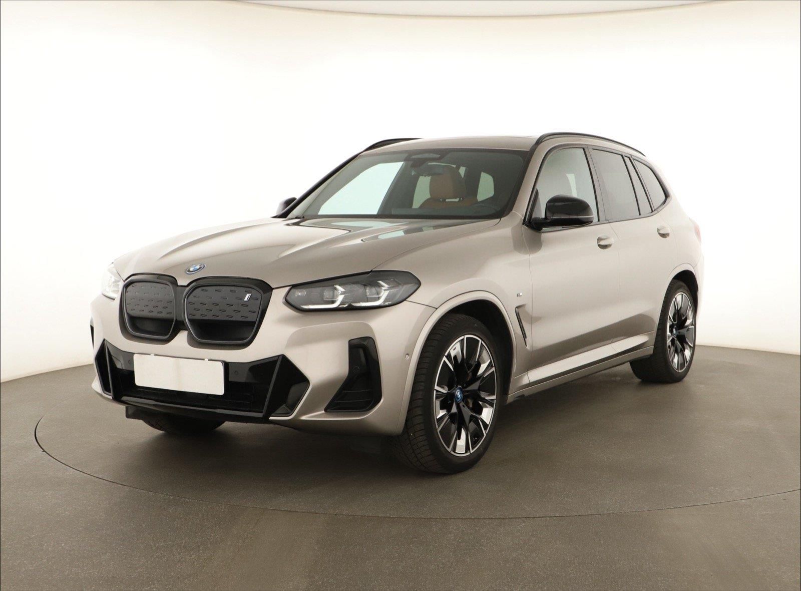 BMW iX3, 80 kWh - fotka 2