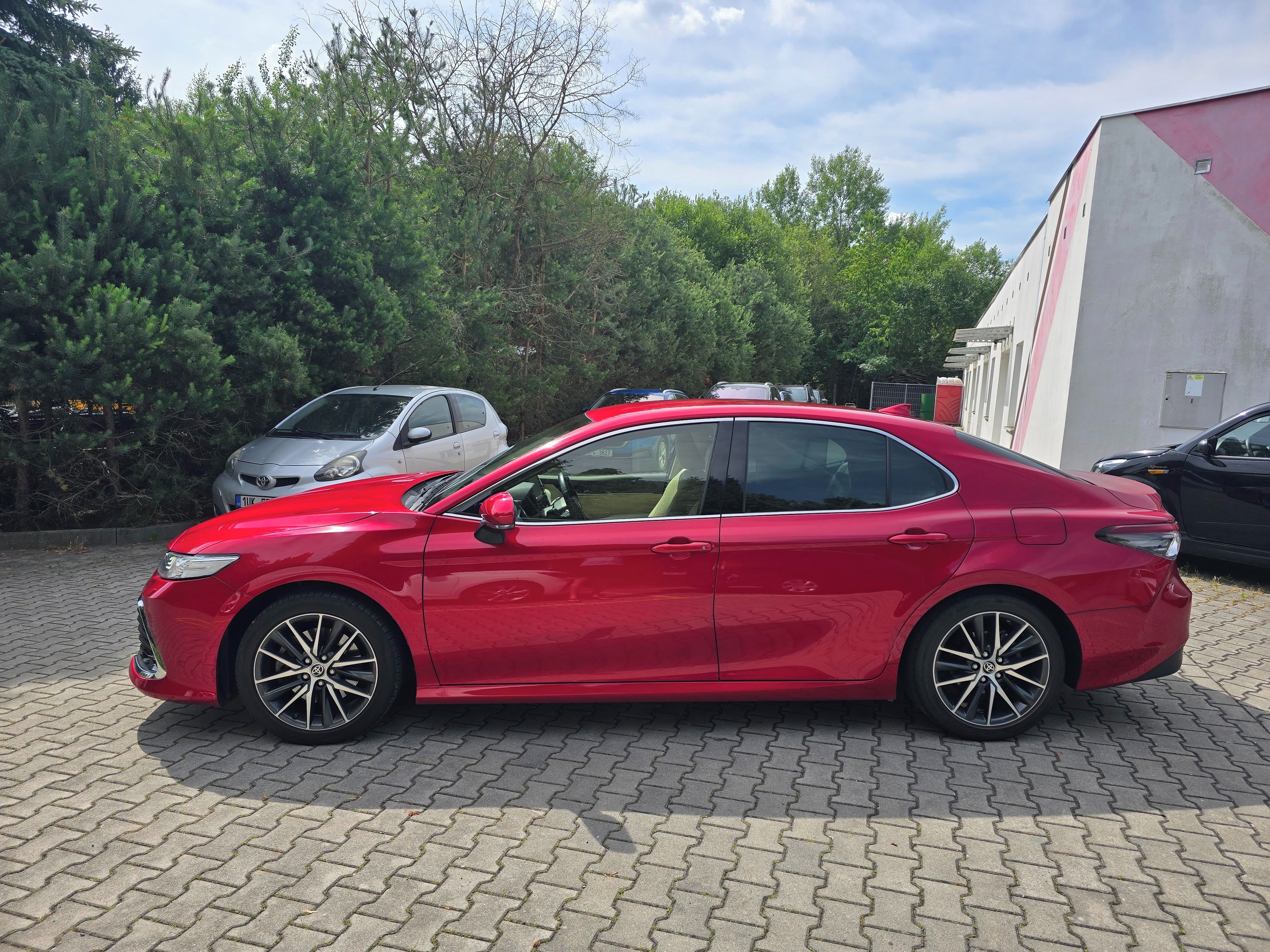 Toyota Camry, 2.5 Hybrid e-CVT EXECUTIVE VIP - fotka 2