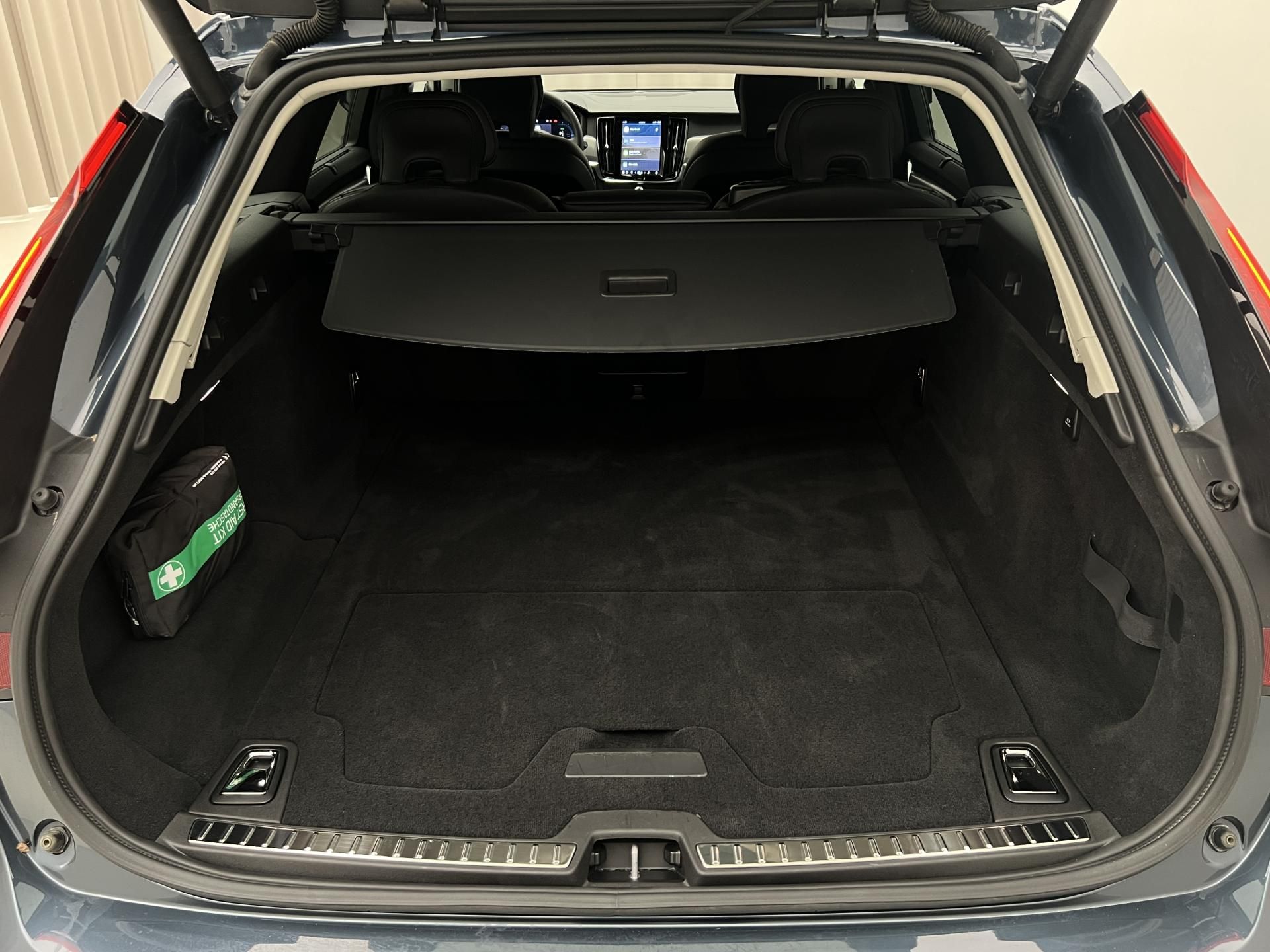 Volvo V90, T6 AWD DARK PLUS - fotka 5