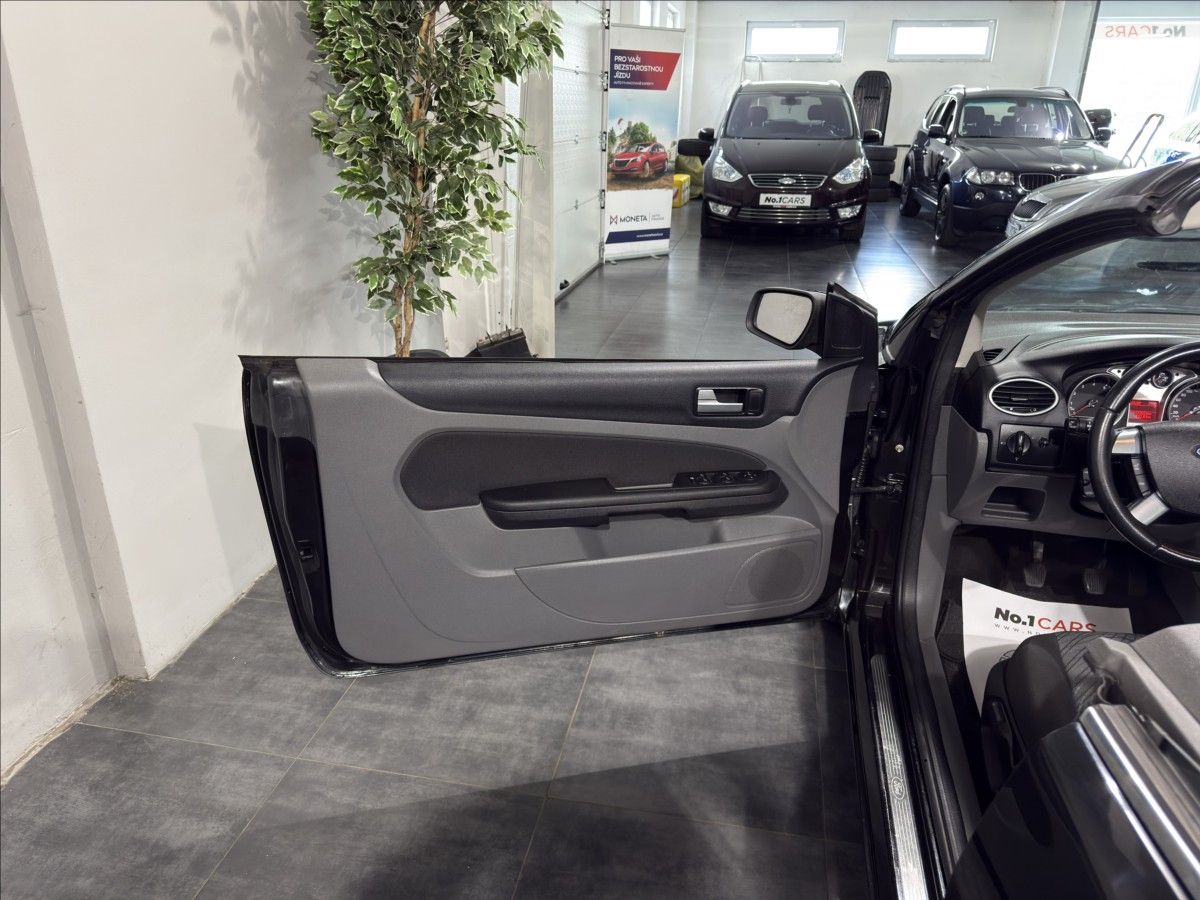 Ford Focus, 1,6   i KABRIO SONY VÝHŘEV - fotka 6