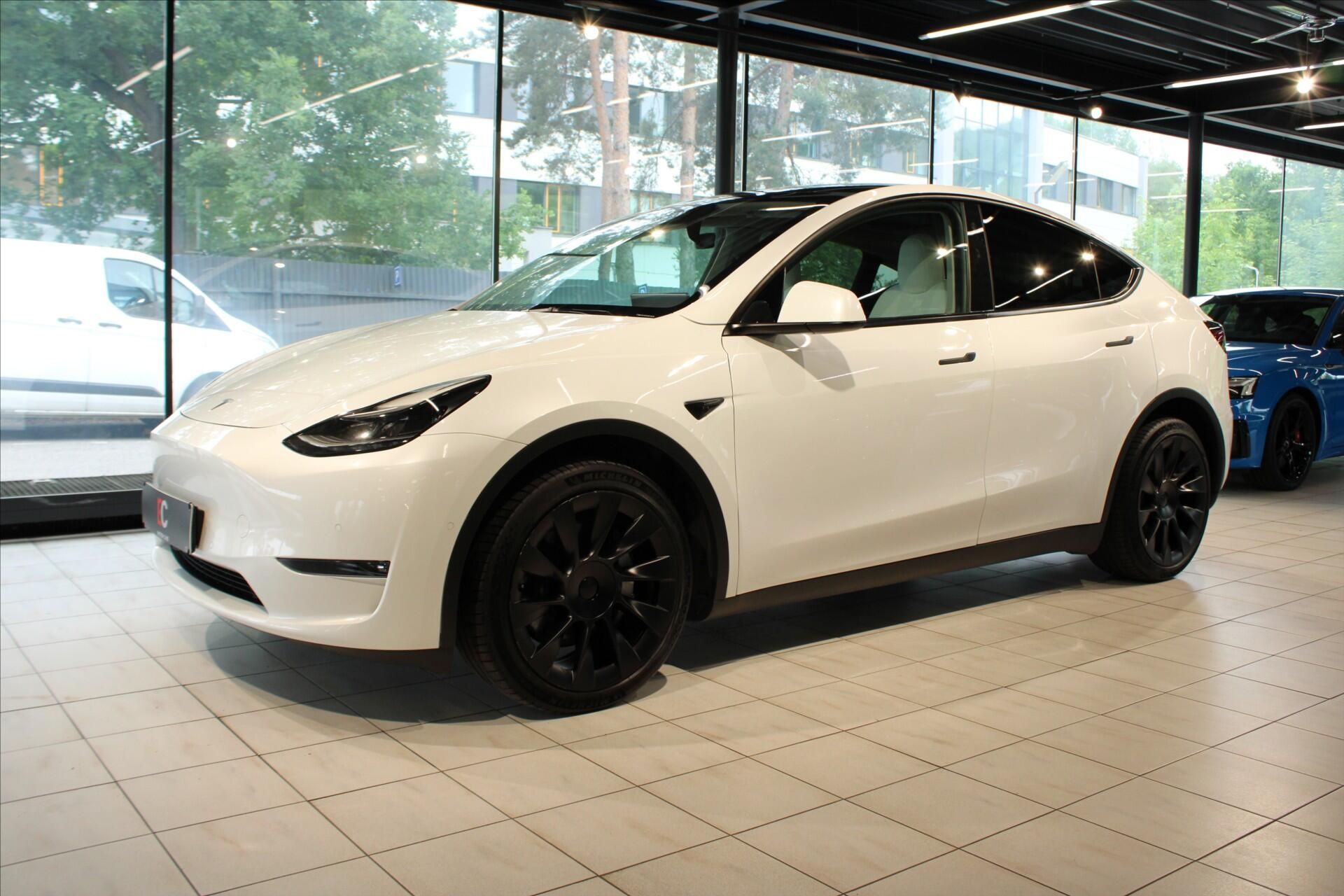 Tesla Model Y, Long Range Dual Motor AWD Tažn - fotka 3