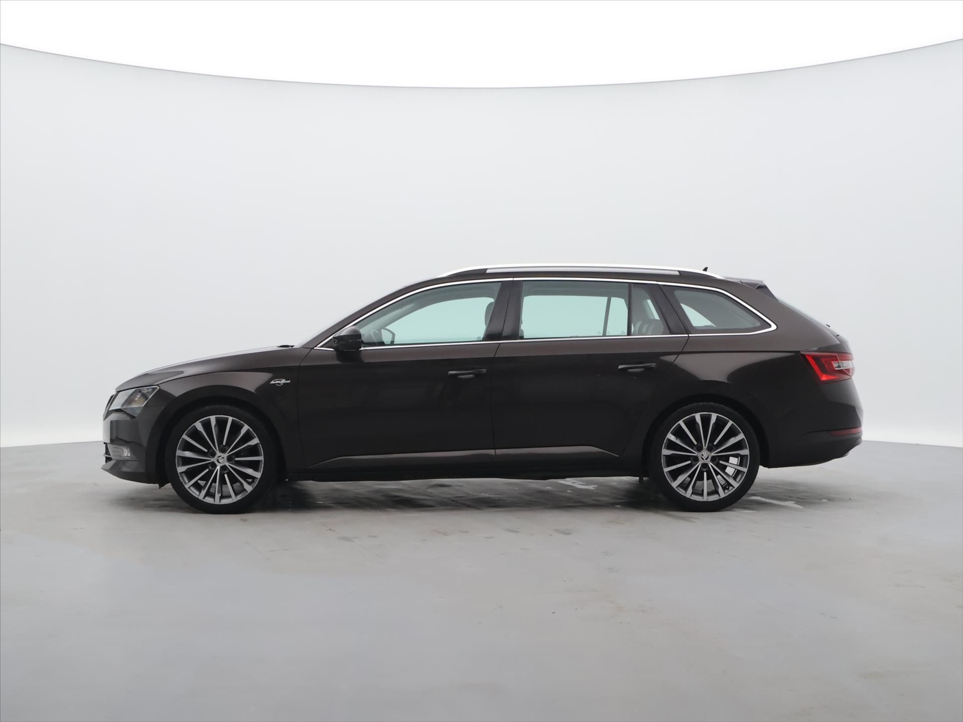 Škoda Superb, 2,0 TDI 110kW DSG CZ L&K 2.Maj - fotka 4