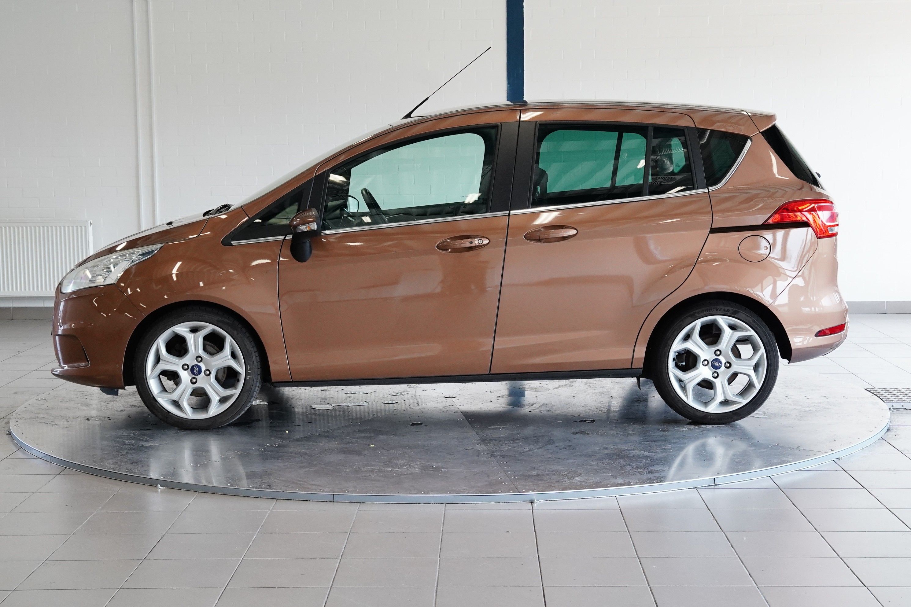Ford B-MAX, 1.0 EcoBoost 88 kW Titanium - fotka 3