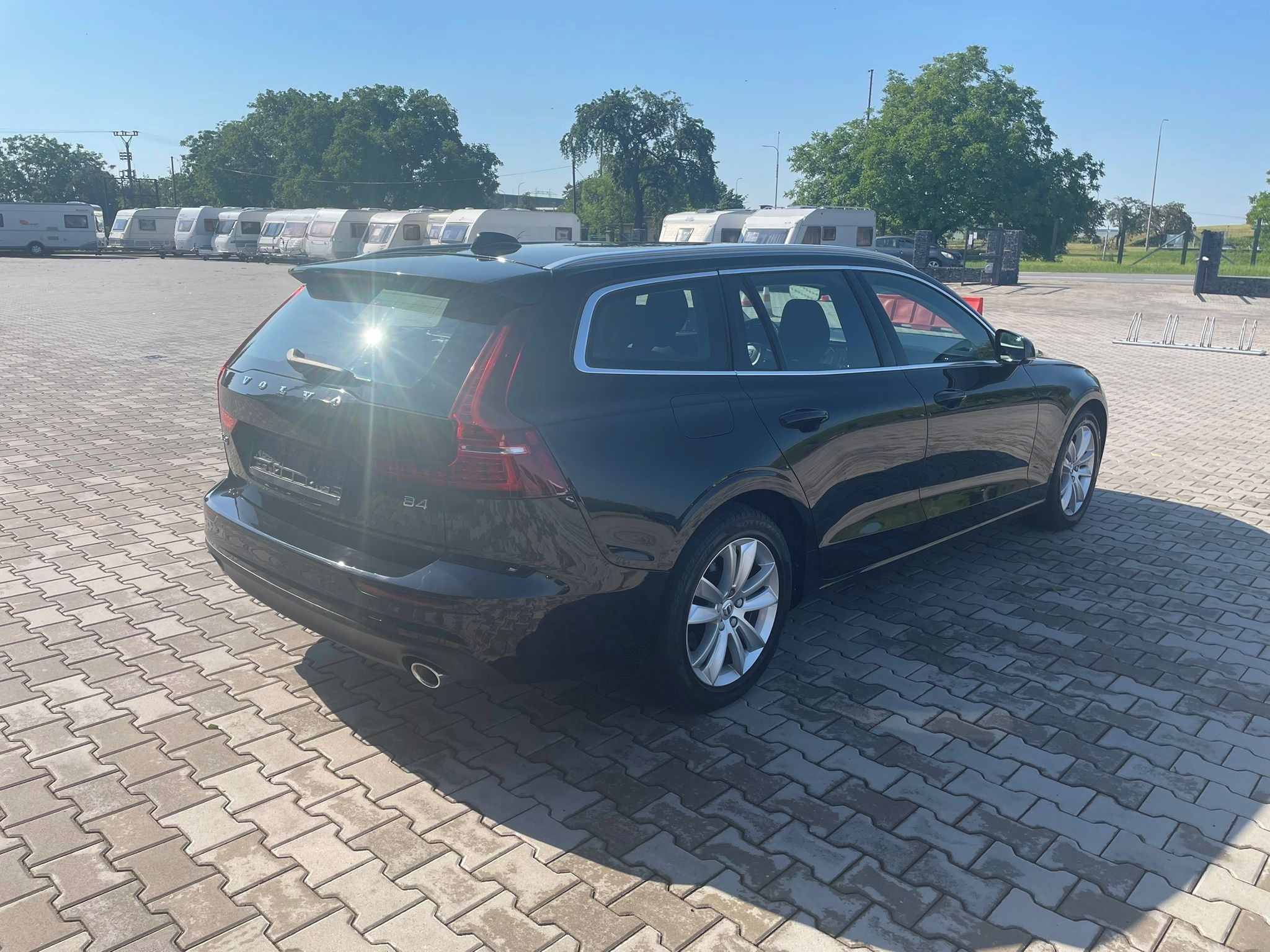 Volvo V60, B4 nafta 145kw mild-hybrid - fotka 4
