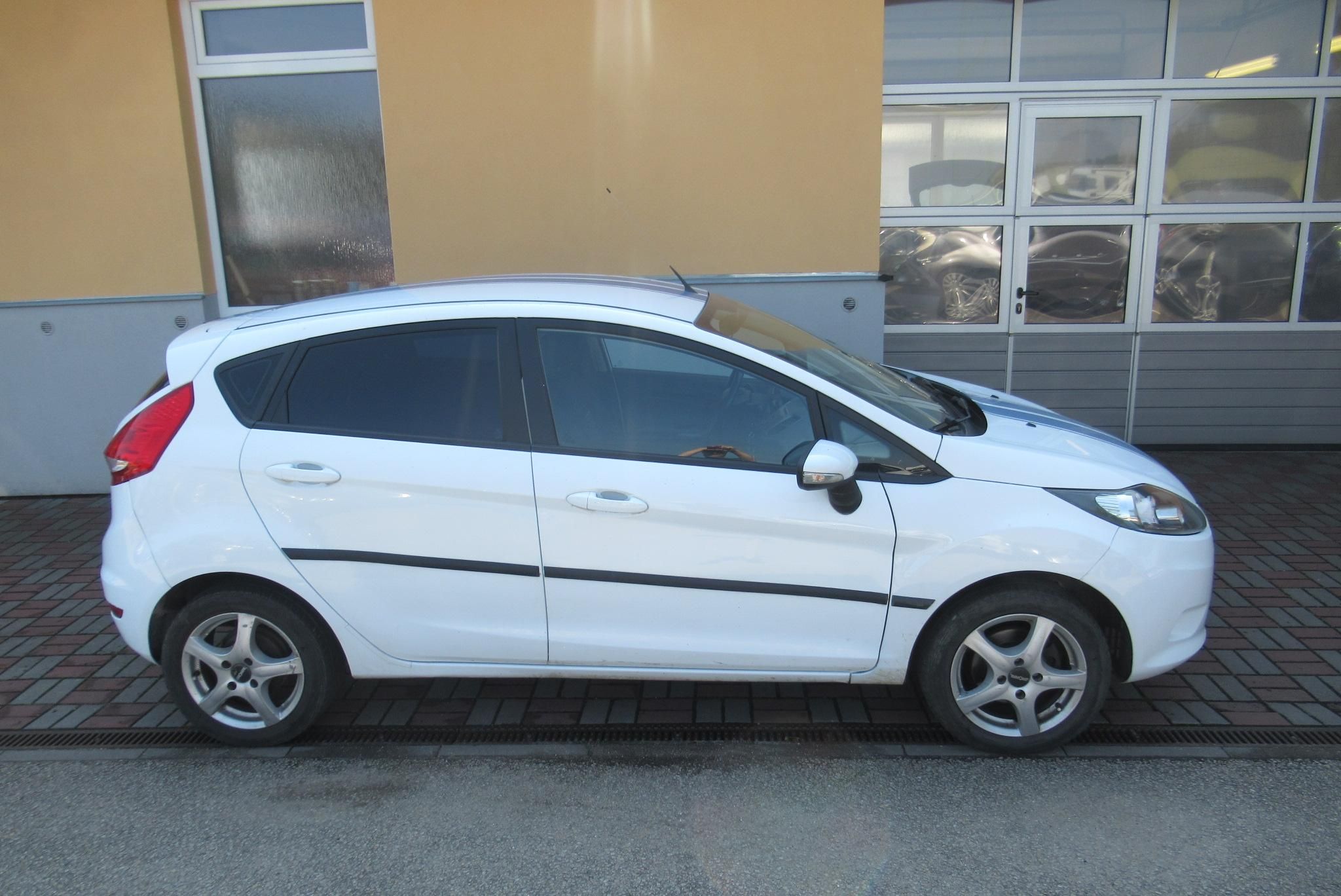 Ford Fiesta, 1.2i  KLIMA  KOUPENO V CZ - fotka 3