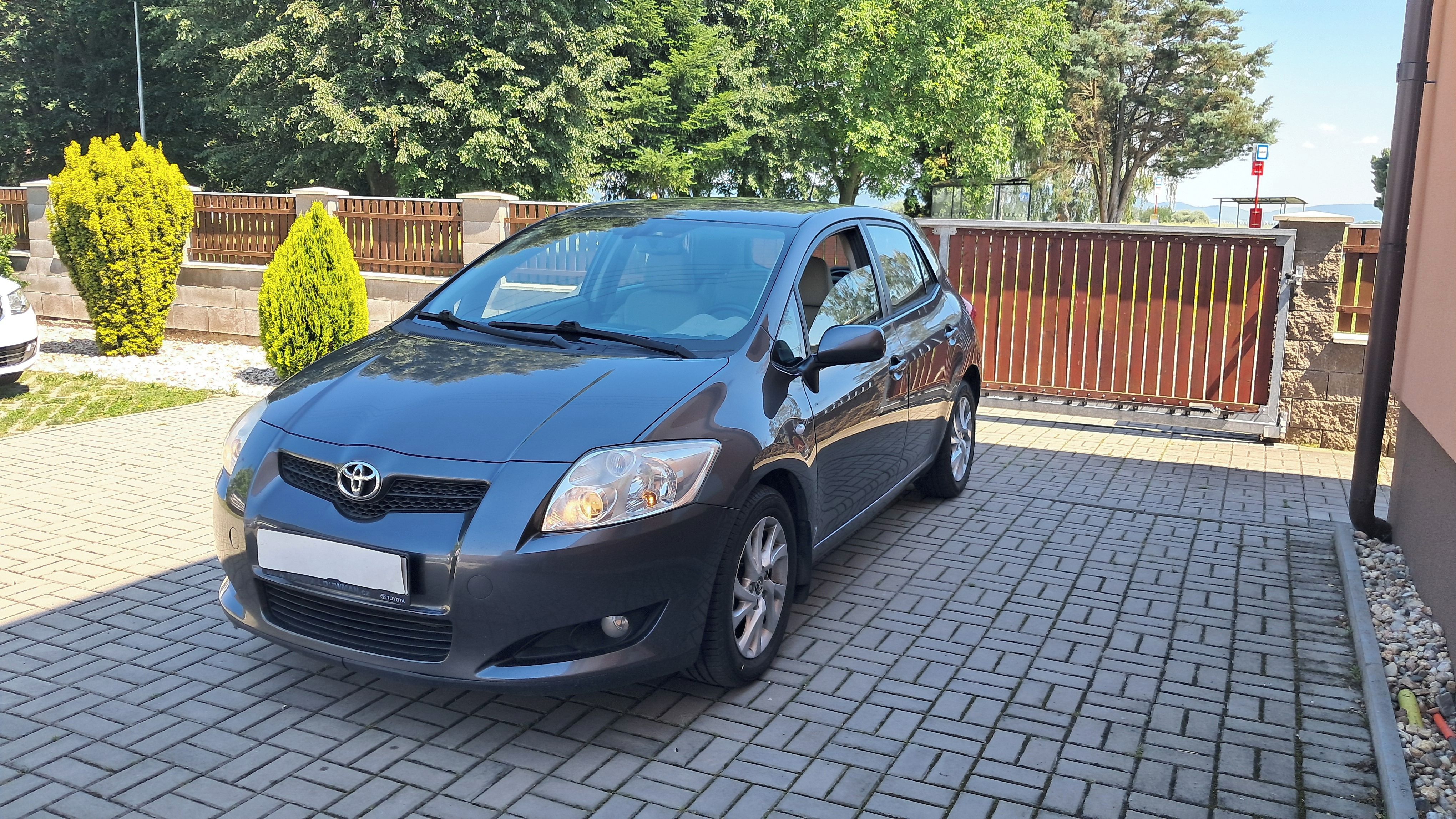 Toyota Auris, 1.6i / EXECUTIVE ČR - fotka 2
