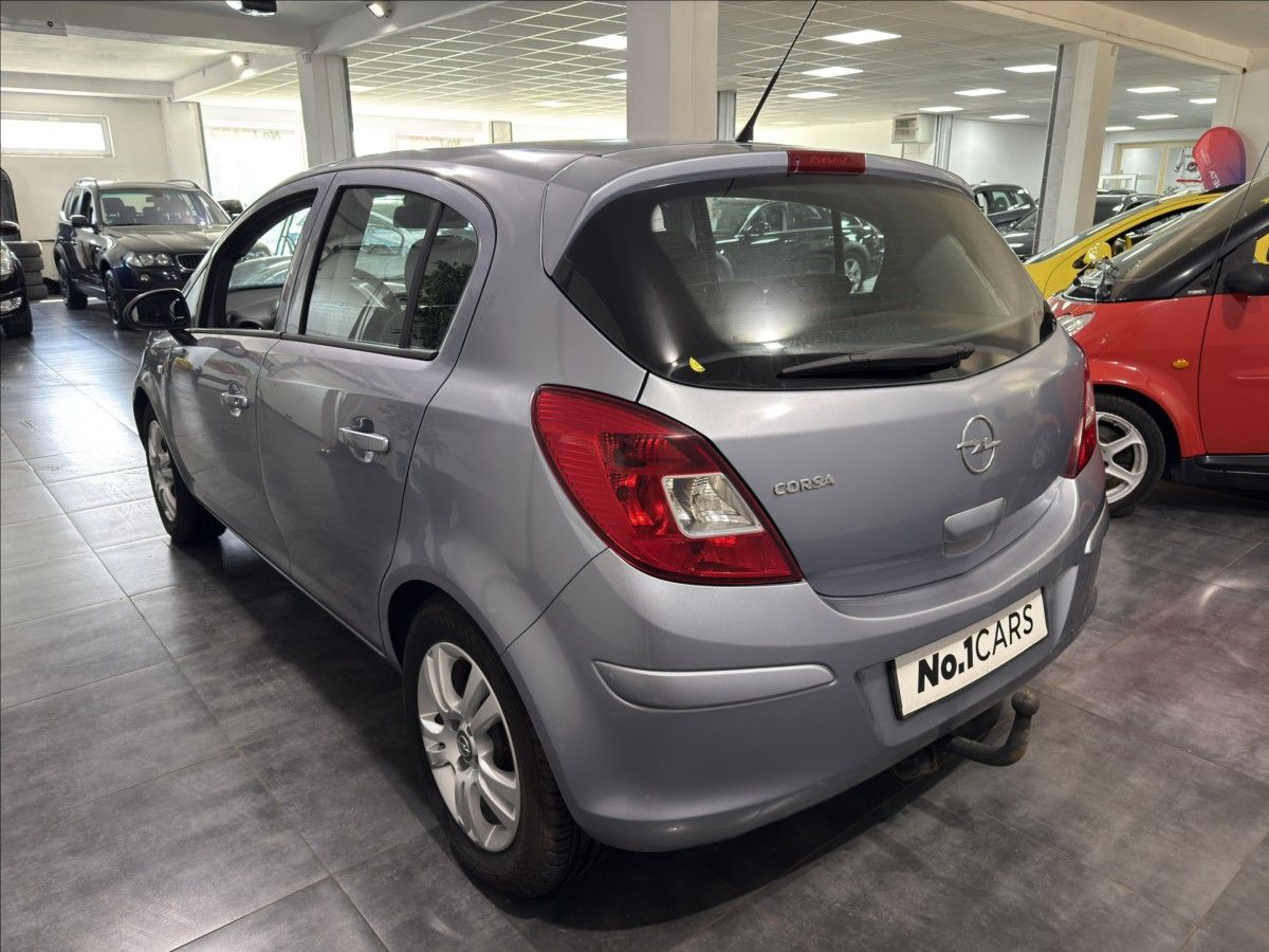 Opel Corsa, 1,2   i KLIMATIZACE TAŽNÉ - fotka 4