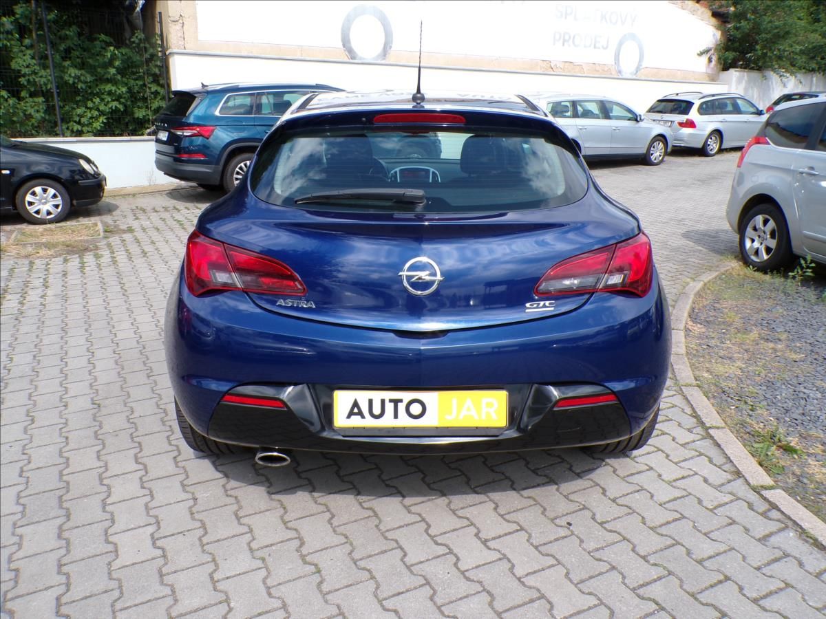 Opel Astra, 2,0 GTC - fotka 5