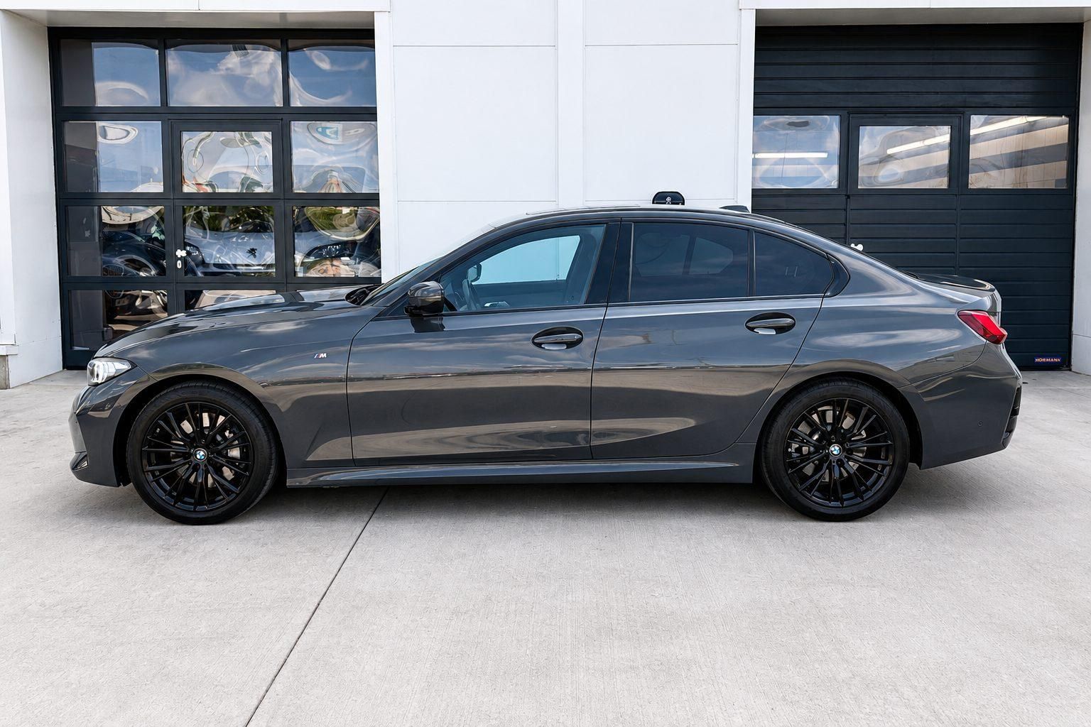 BMW Řada 3, 330i M-Sport - fotka 3