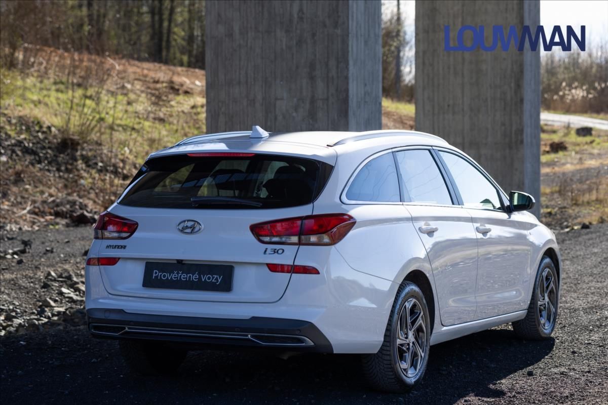 Hyundai i30, 1,5 T-GDI Smart MHEV - fotka 2