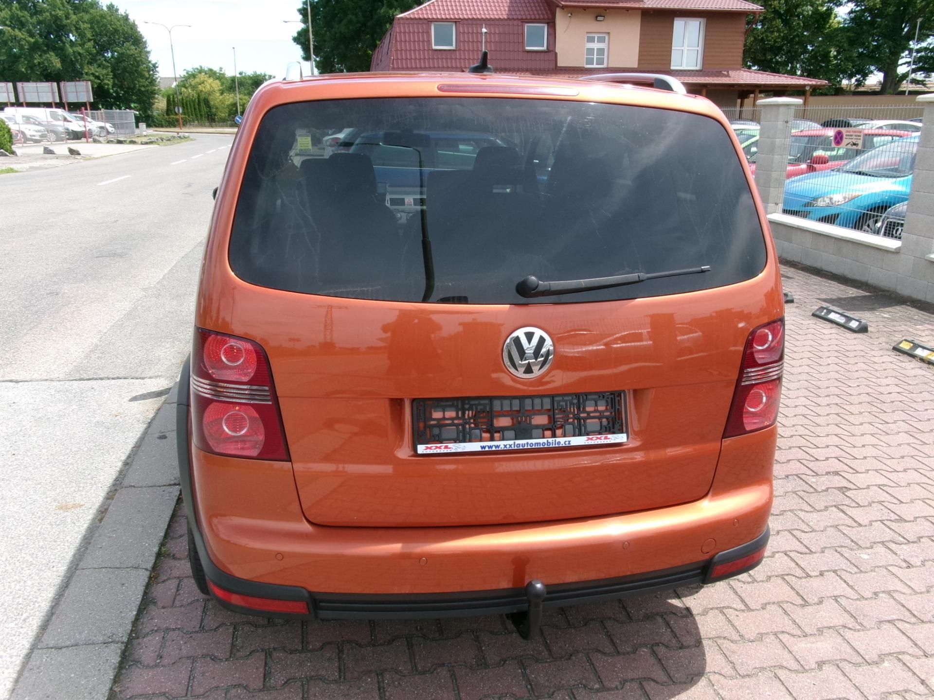 Volkswagen Touran, 2,0TDI CROSS DSG AC BT - fotka 5