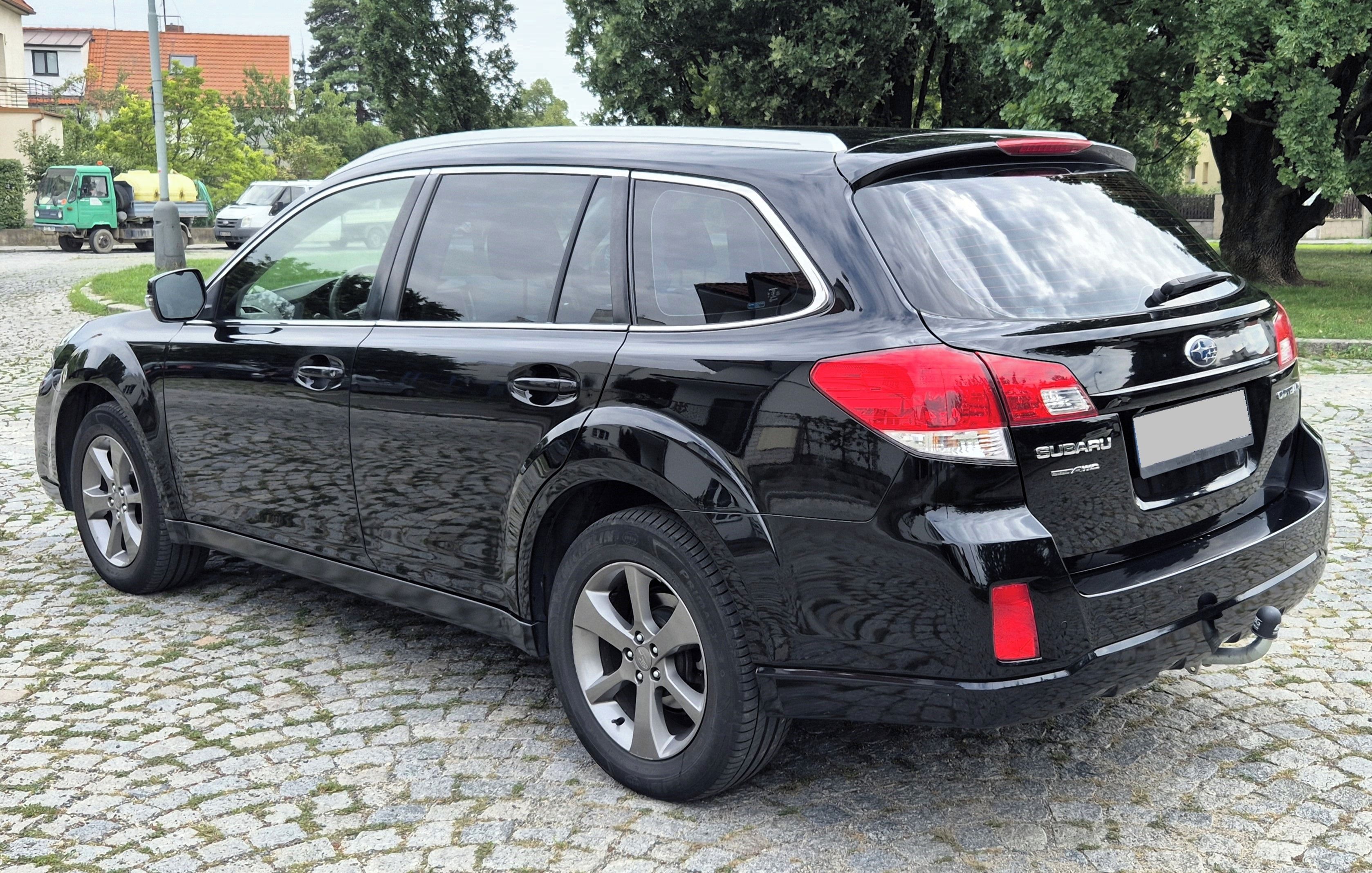 Subaru Outback, 2.5i 127 kW Executive ČR 2.maj - fotka 3