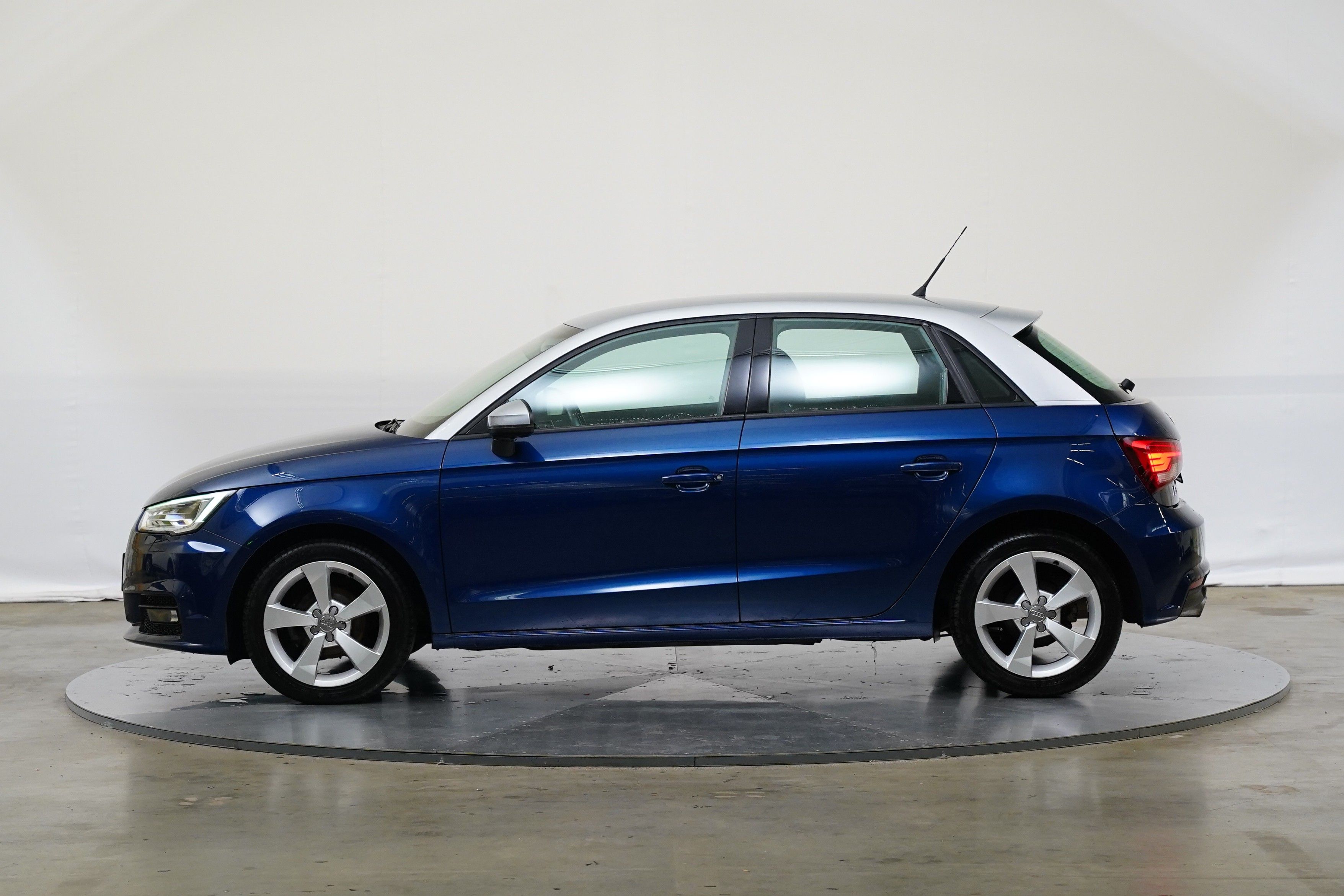 Audi A1, 1.0 TFSI 70 kW Ultra - fotka 3