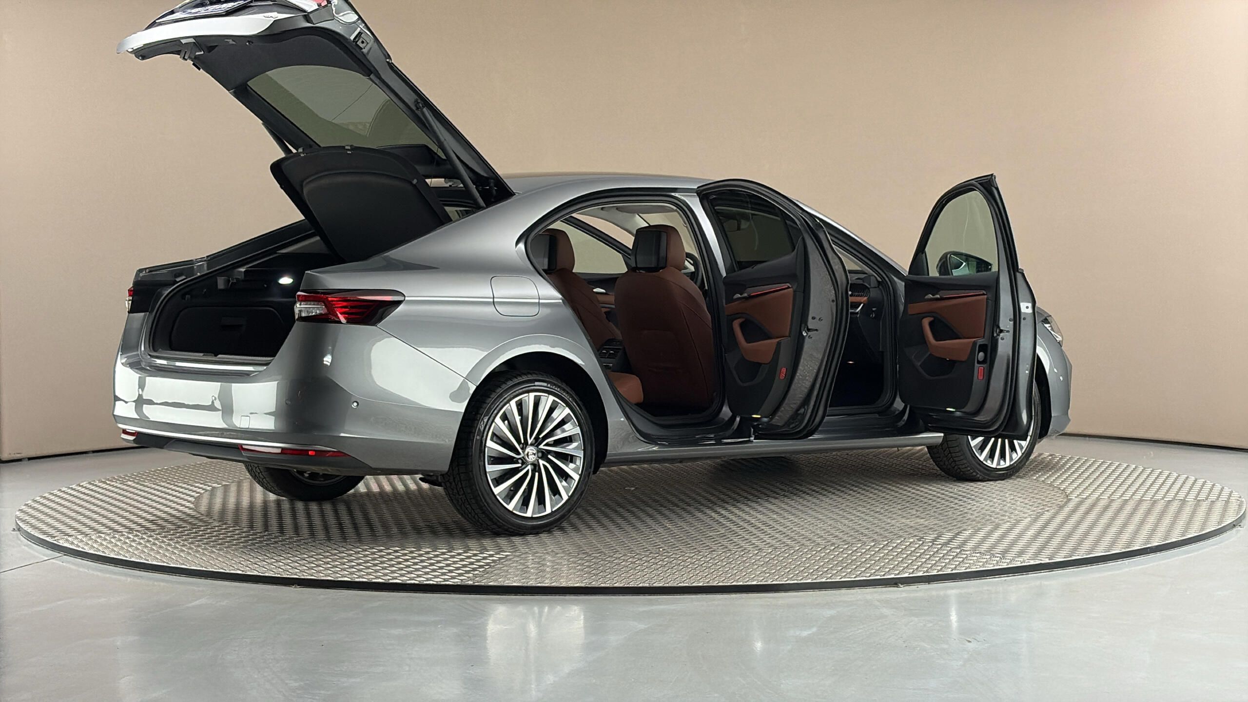 Škoda Superb, 2.0 TDI DSG 4x4 L&K - fotka 6