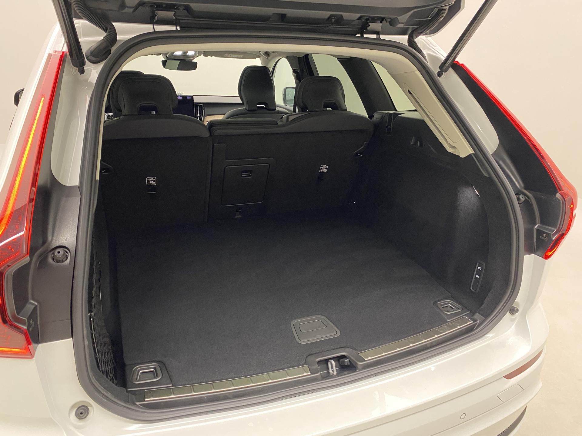 Volvo XC60, T6 AWD RECHARGE DARK PLUS CZ - fotka 6