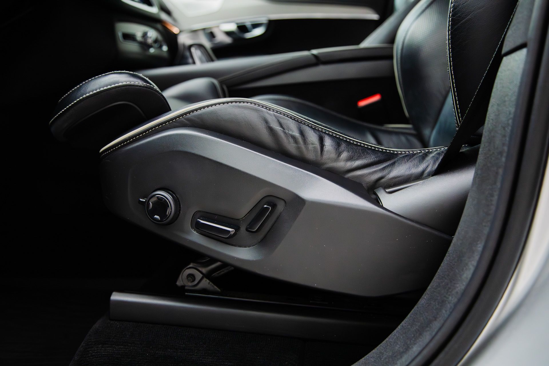 Volvo XC90, Rdesign/B&W/HUD/VZDUCH/7míst - fotka 6