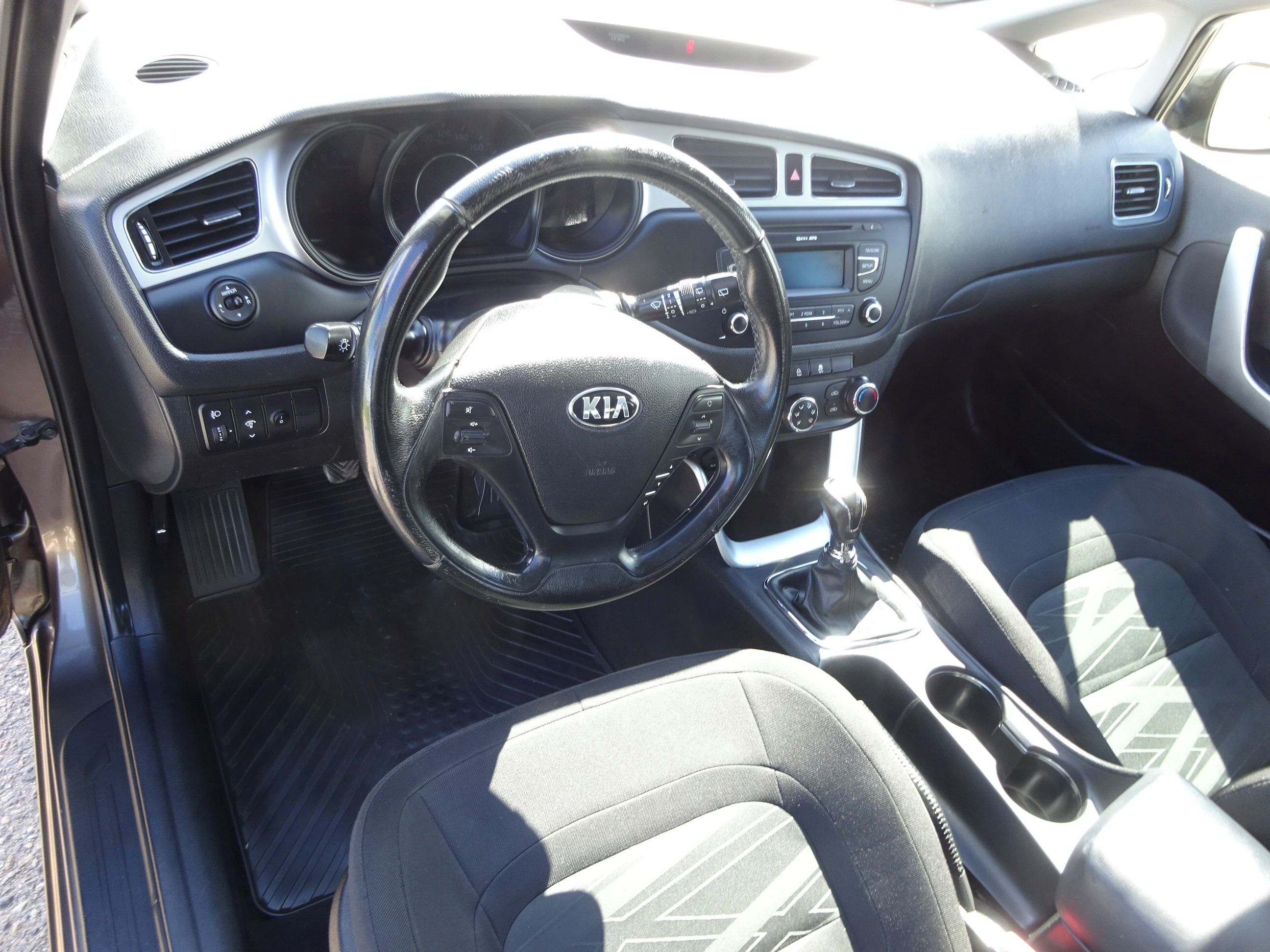 Kia Cee´d, 1.4i (73 KW) Koupeno v ČR - fotka 5