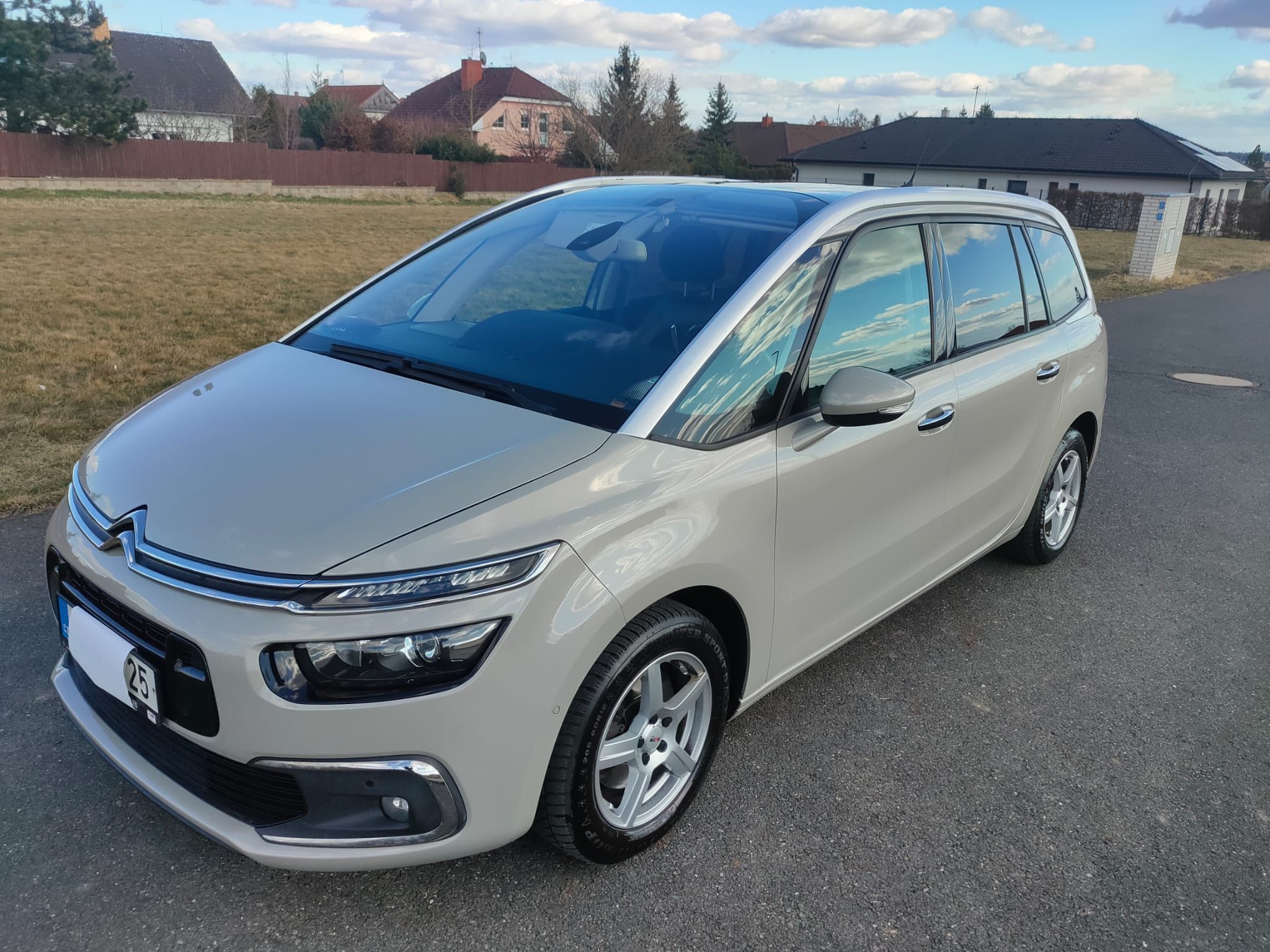 Citroën C4 Picasso, Citroën Grand C4 Picasso 2.0