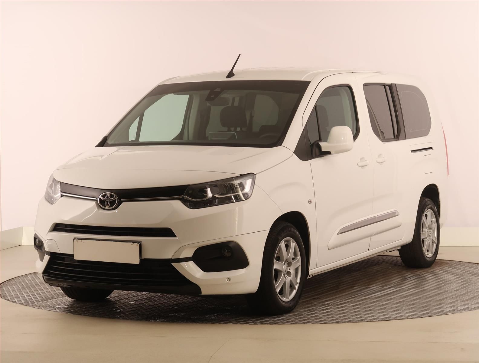 Toyota Proace City Verso, Maxi 1.2 T, Shuttle, 7Míst - fotka 2