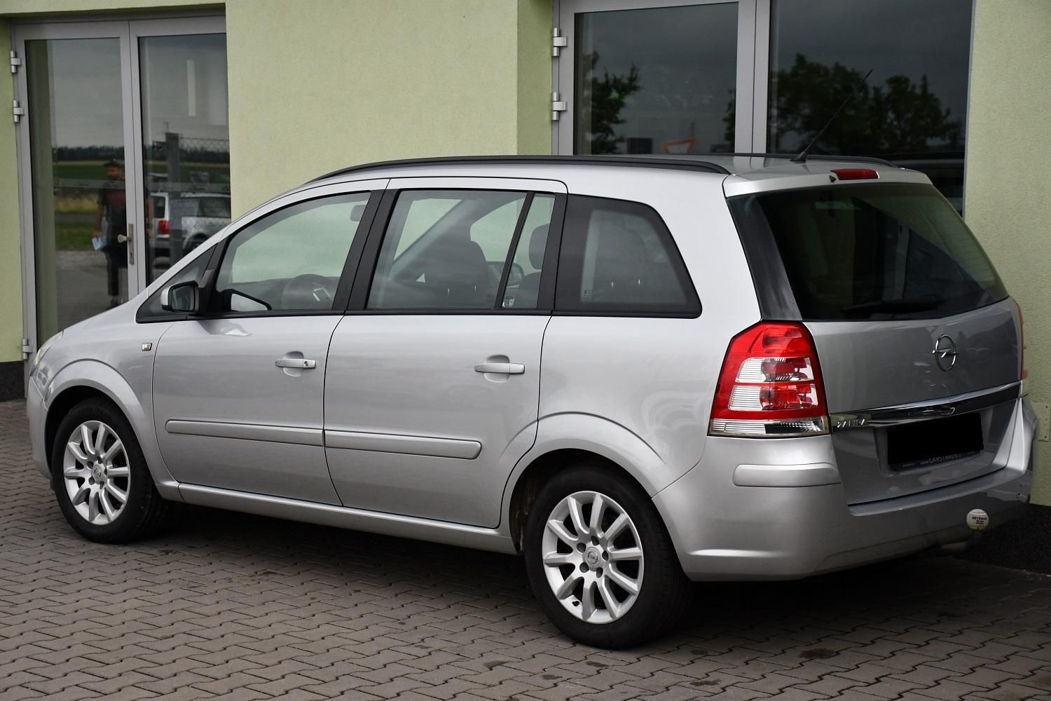Opel Zafira, 1.8i VYHŘ. SEDAČKY TAŽNÉ 7MÍST - fotka 3
