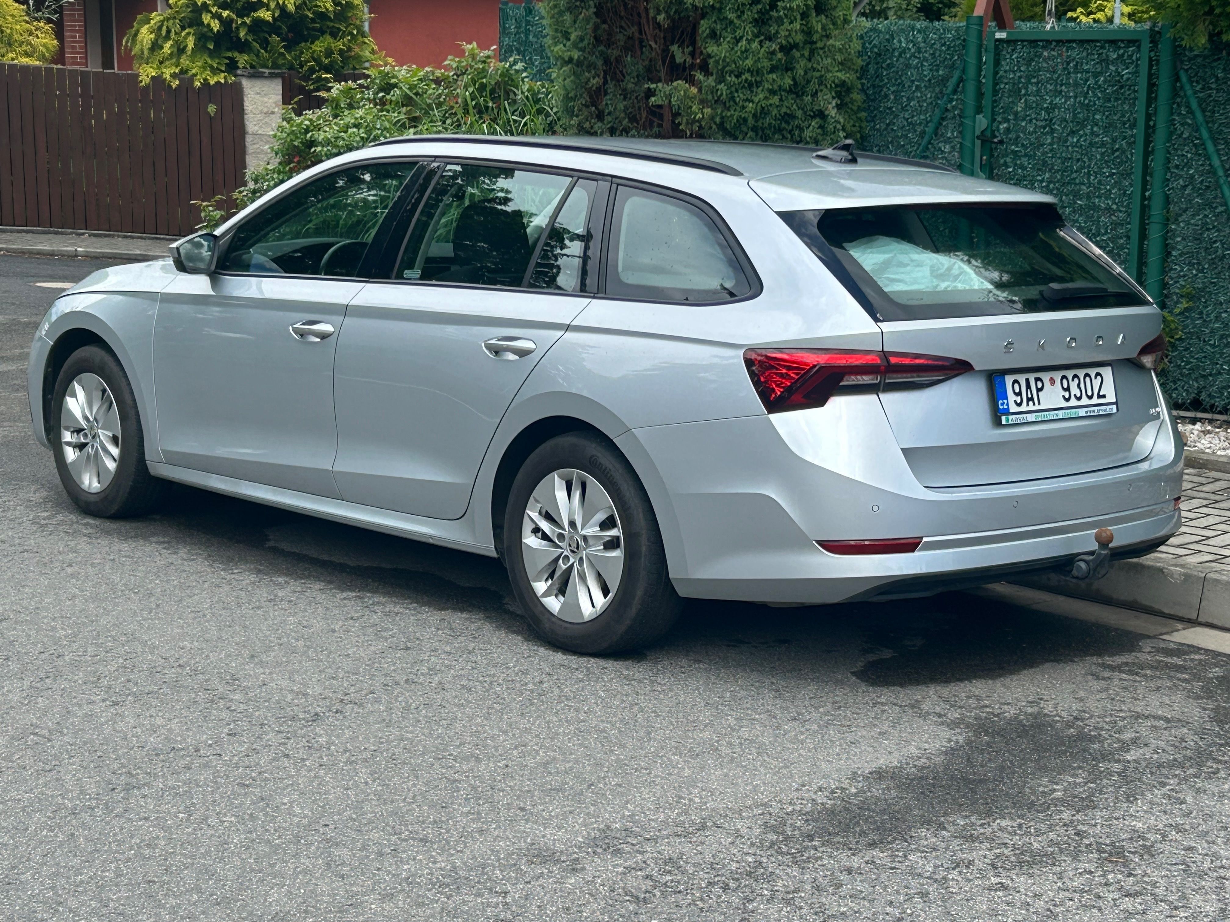 Škoda Octavia, 2.0TDi DSG 4x4 ČR 1.maj tažné - fotka 5