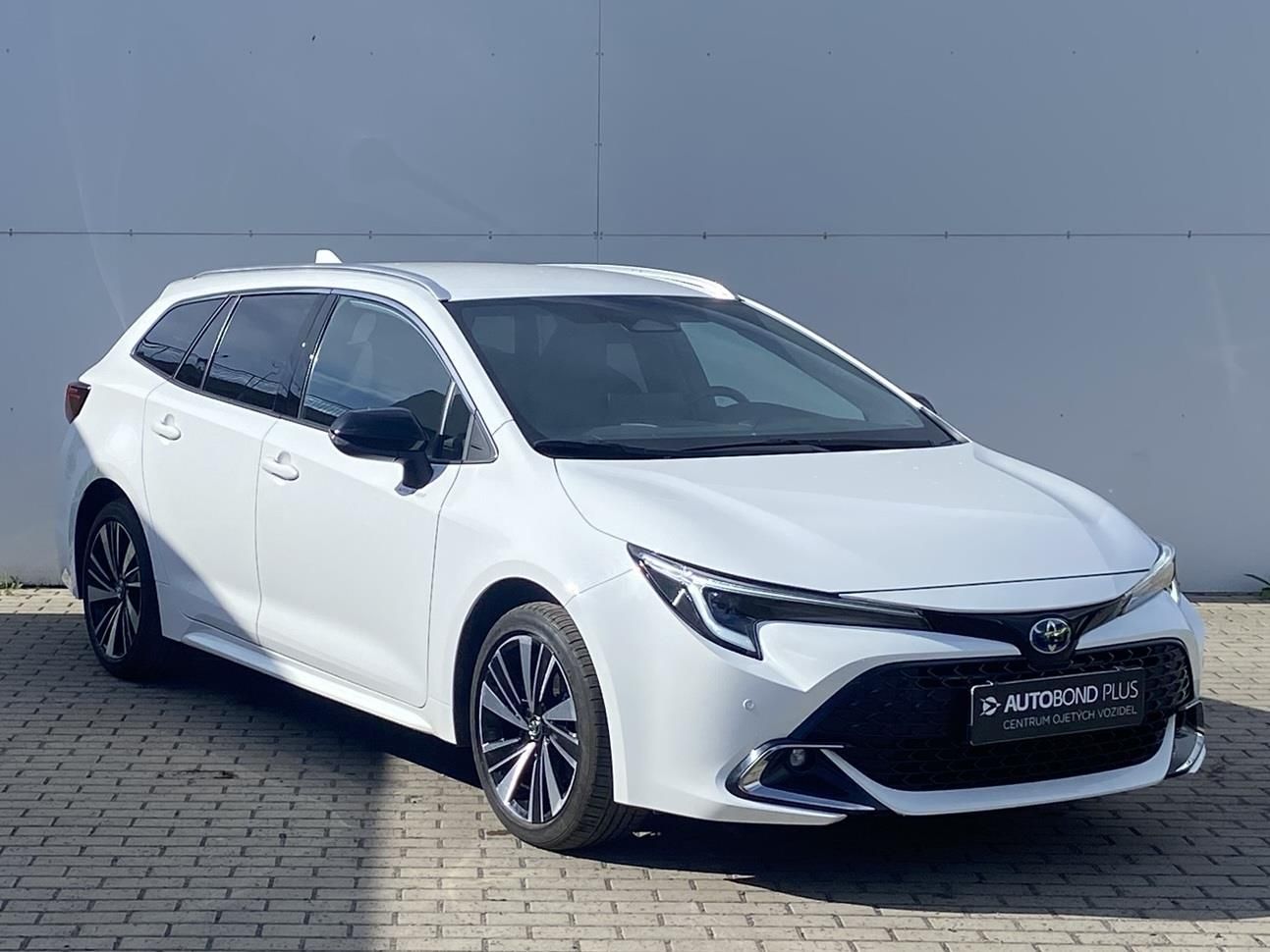 Toyota Corolla, 1.8 HSD e-CVT Style - fotka 6