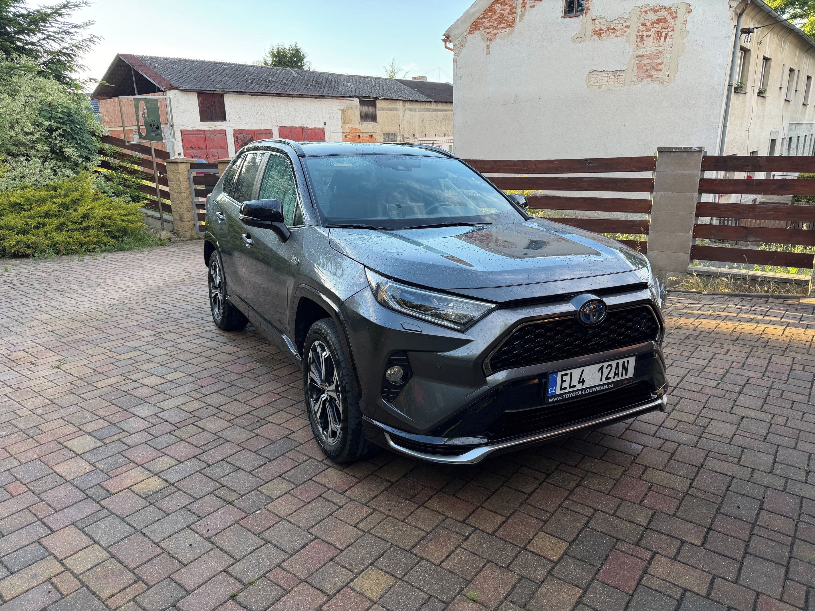 Toyota Rav4, Plug in 4 x 4