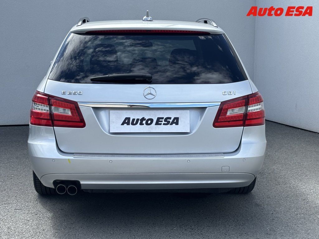 Mercedes-Benz Třídy E, 2.2 CDi E250,AT,bixen,+ALU - fotka 5