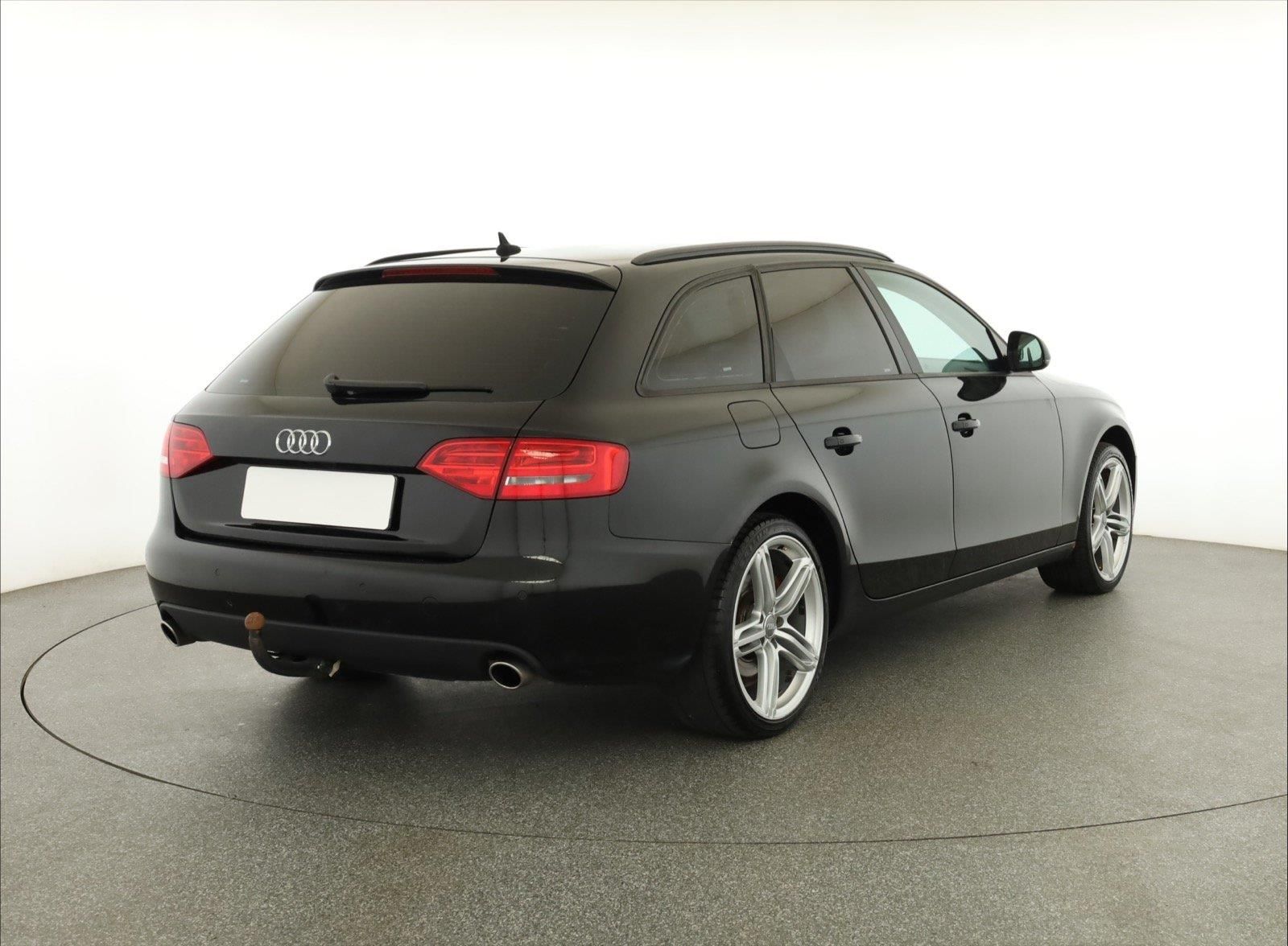 Audi A4, 3.0 TDI, 4X4, Navi, Xenony - fotka 5