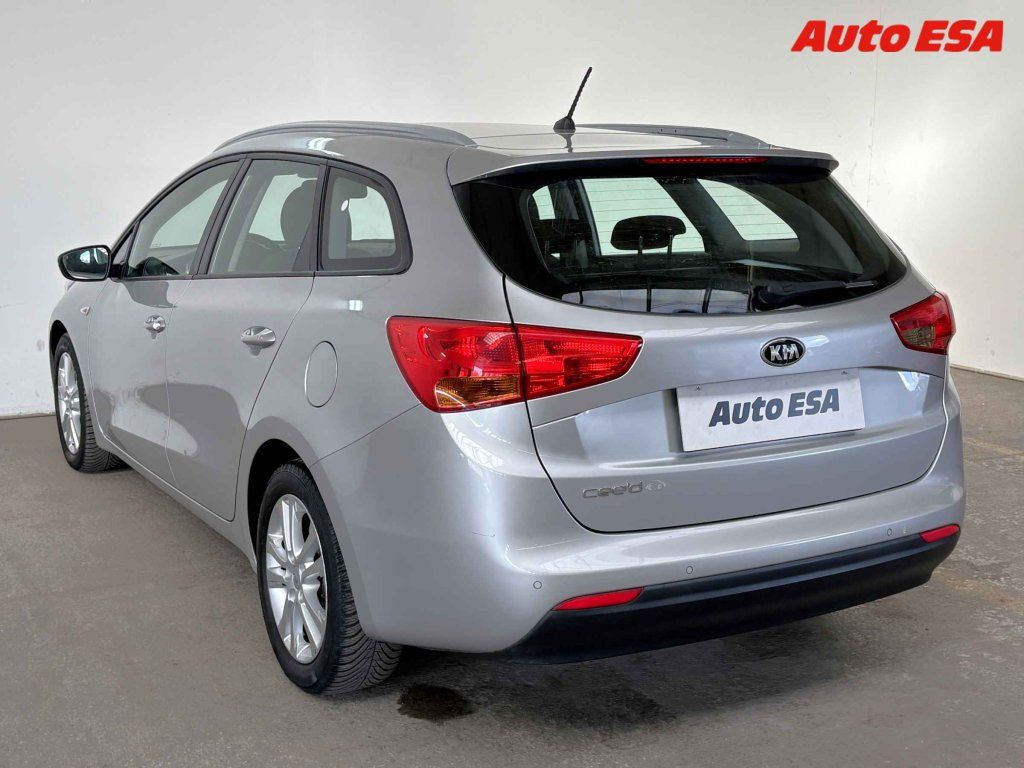 Kia Cee´d, 1.4 i - fotka 6
