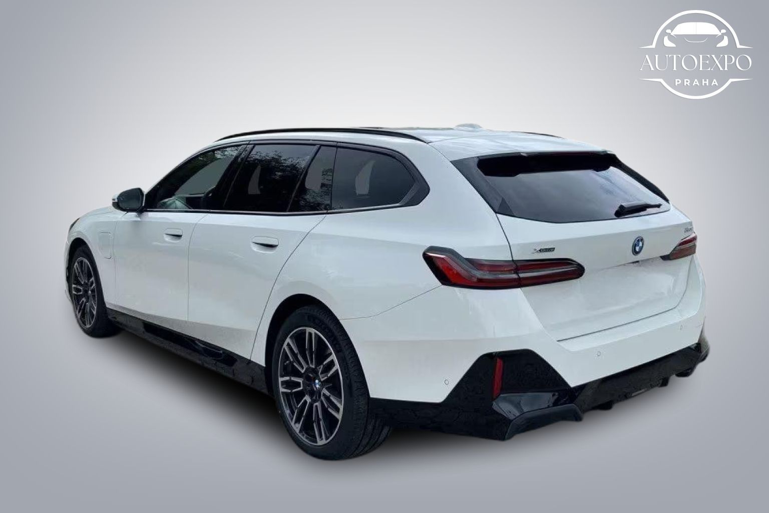 BMW Řada 5, 530e xDrive  M Sport - fotka 4