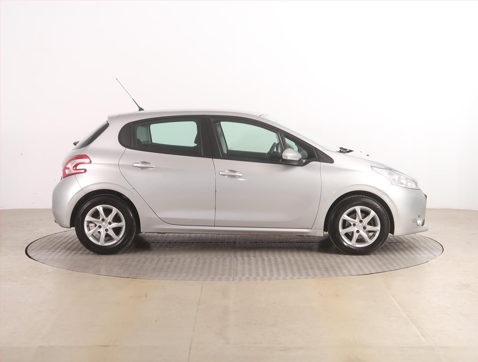 Peugeot 208, 1.4 HDI, Serv.kniha, po STK - fotka 6