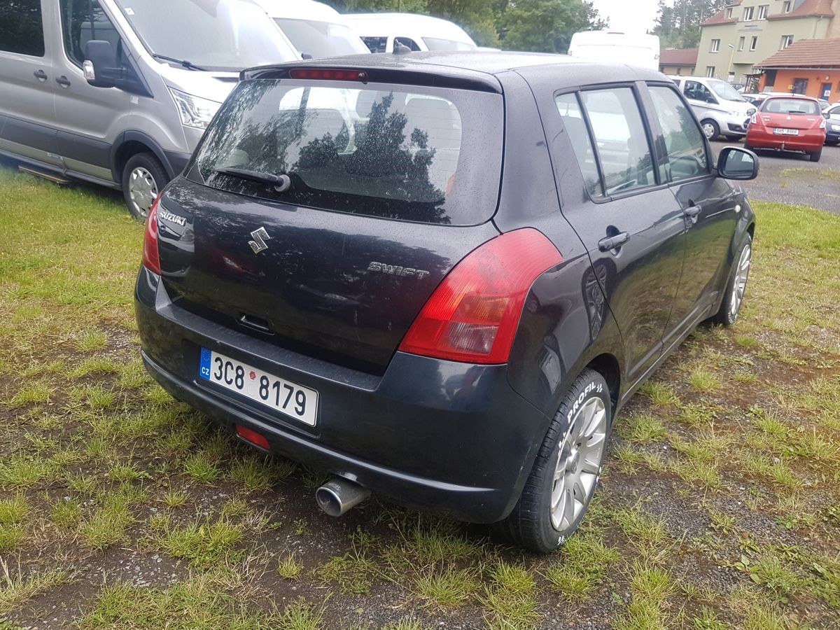 Suzuki Swift, 1.3i 67KW KLIMA - fotka 6