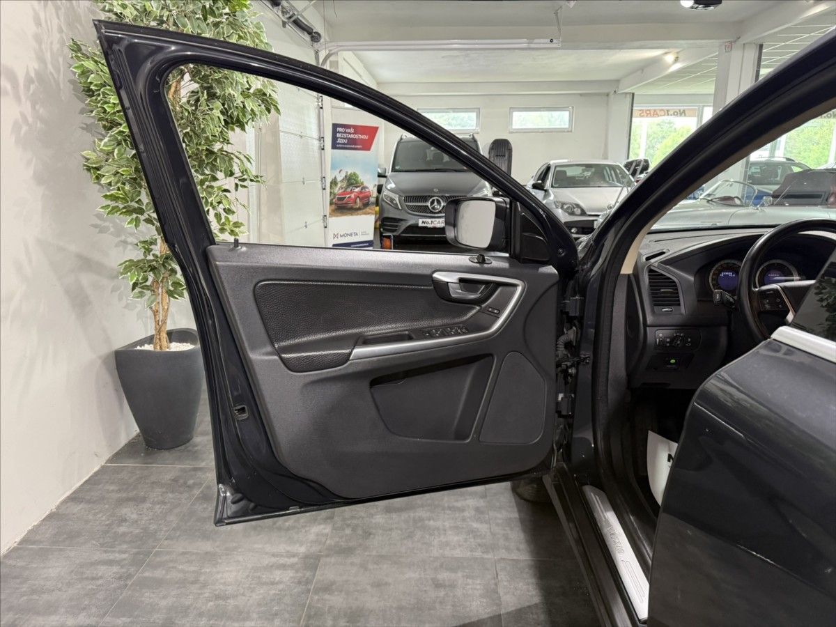 Volvo XC60, 2,4   D5 AWD SUMMUM XENON - fotka 6