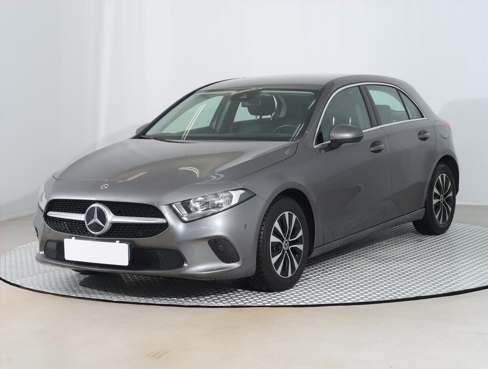 Mercedes-Benz Třídy A, 180 - fotka 2