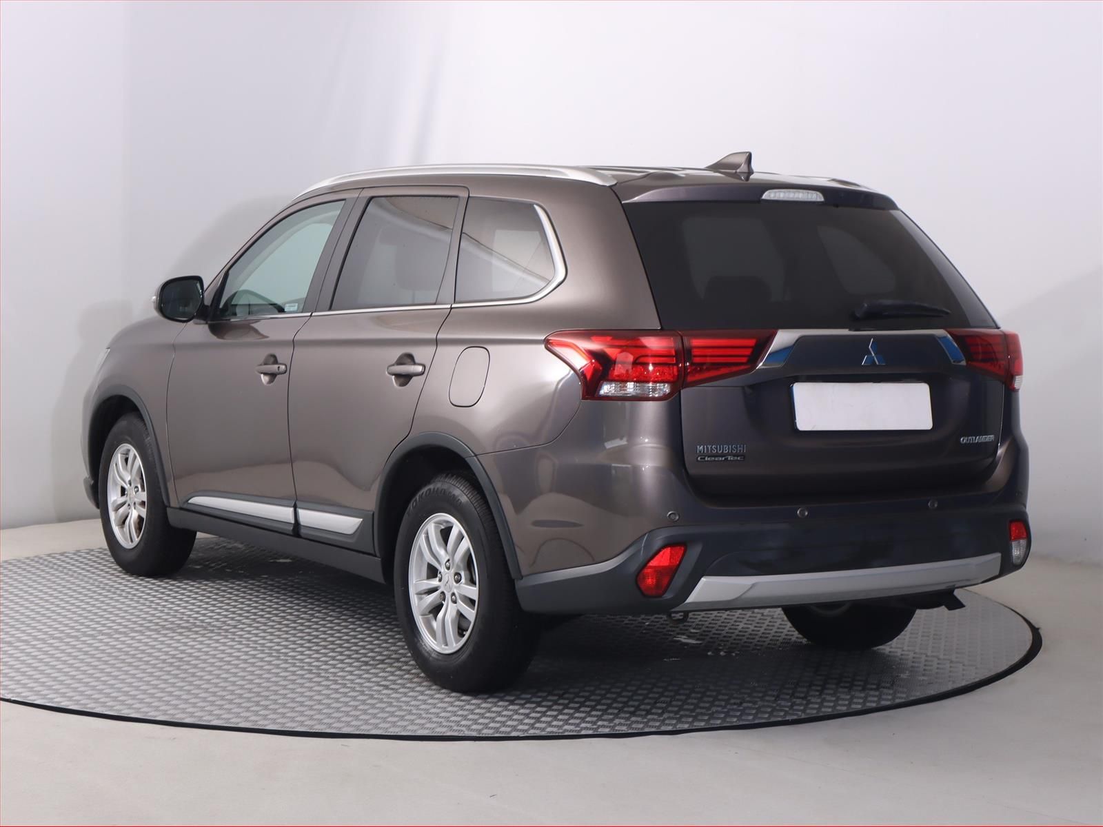 Mitsubishi Outlander, 2.0, Serv.kniha - fotka 4